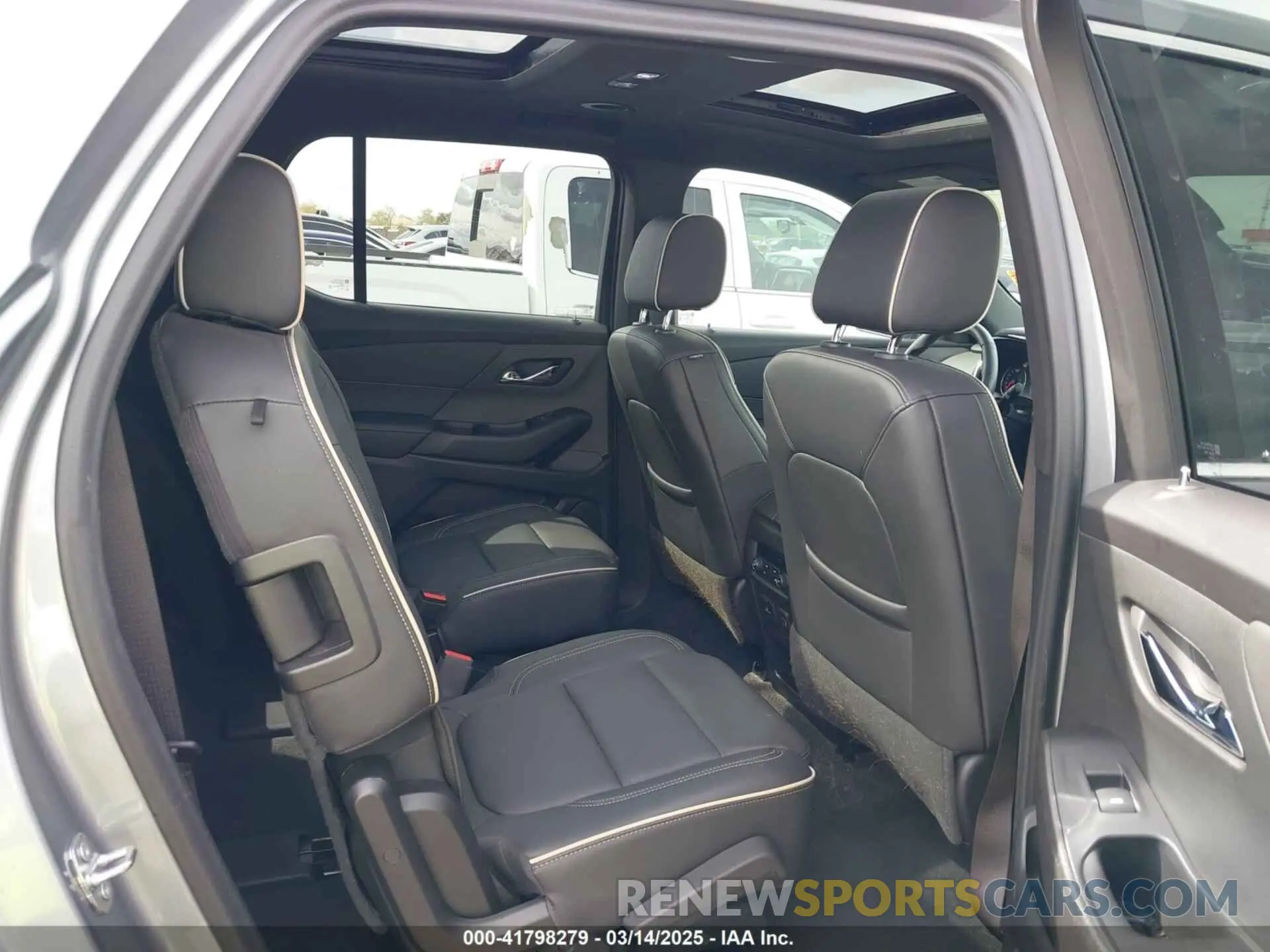 8 fotografías del automóvil dañado 1GNEVKKW6PJ287411 CHEVROLET TRAVERSE 2023