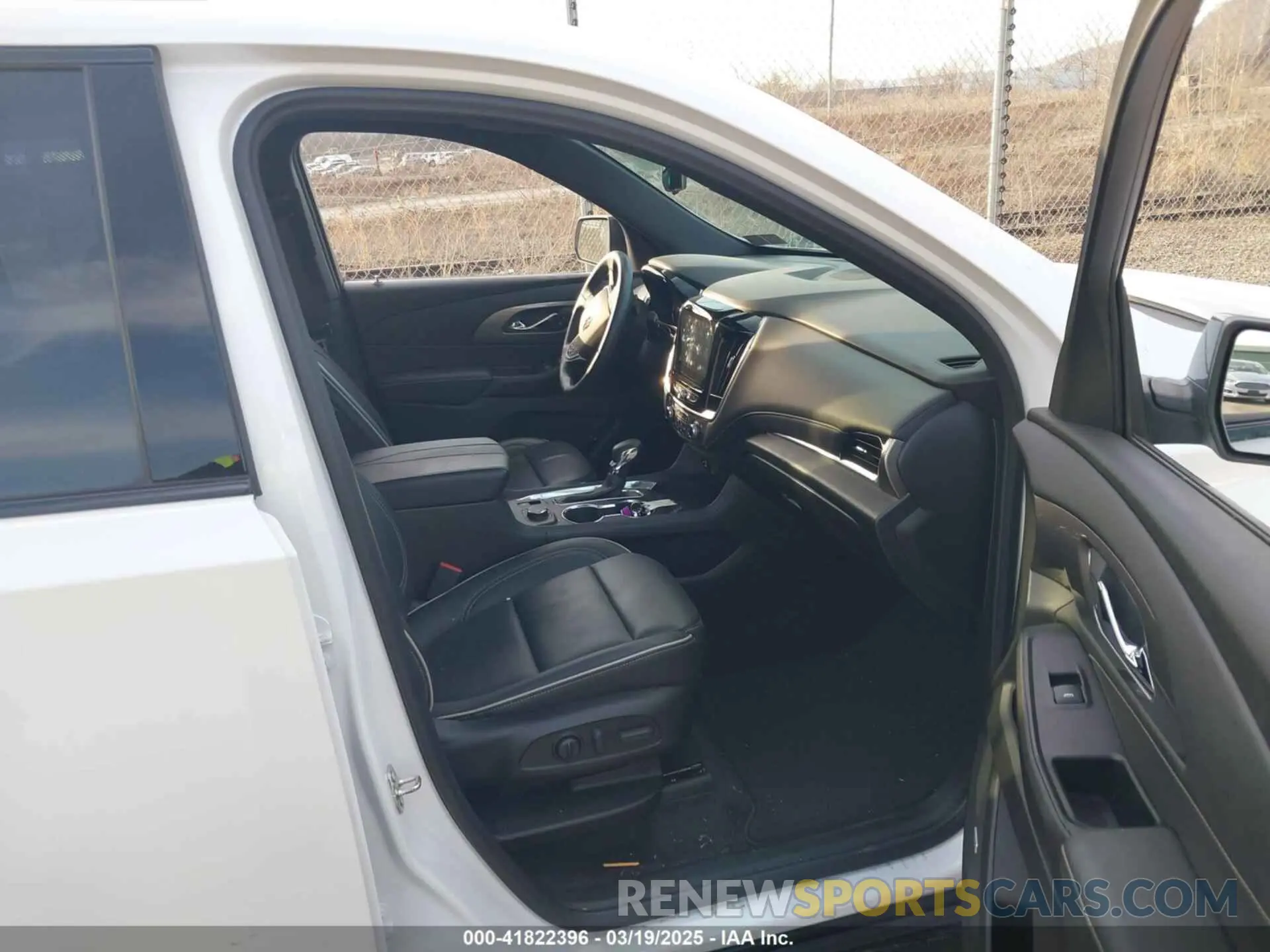 5 fotografías del automóvil dañado 1GNEVKKW8PJ218171 CHEVROLET TRAVERSE 2023