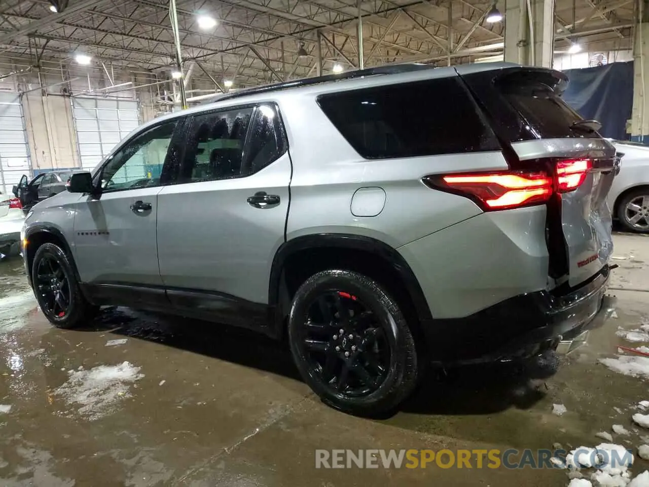 2 fotografías del automóvil dañado 1GNEVKKWXPJ324251 CHEVROLET TRAVERSE 2023