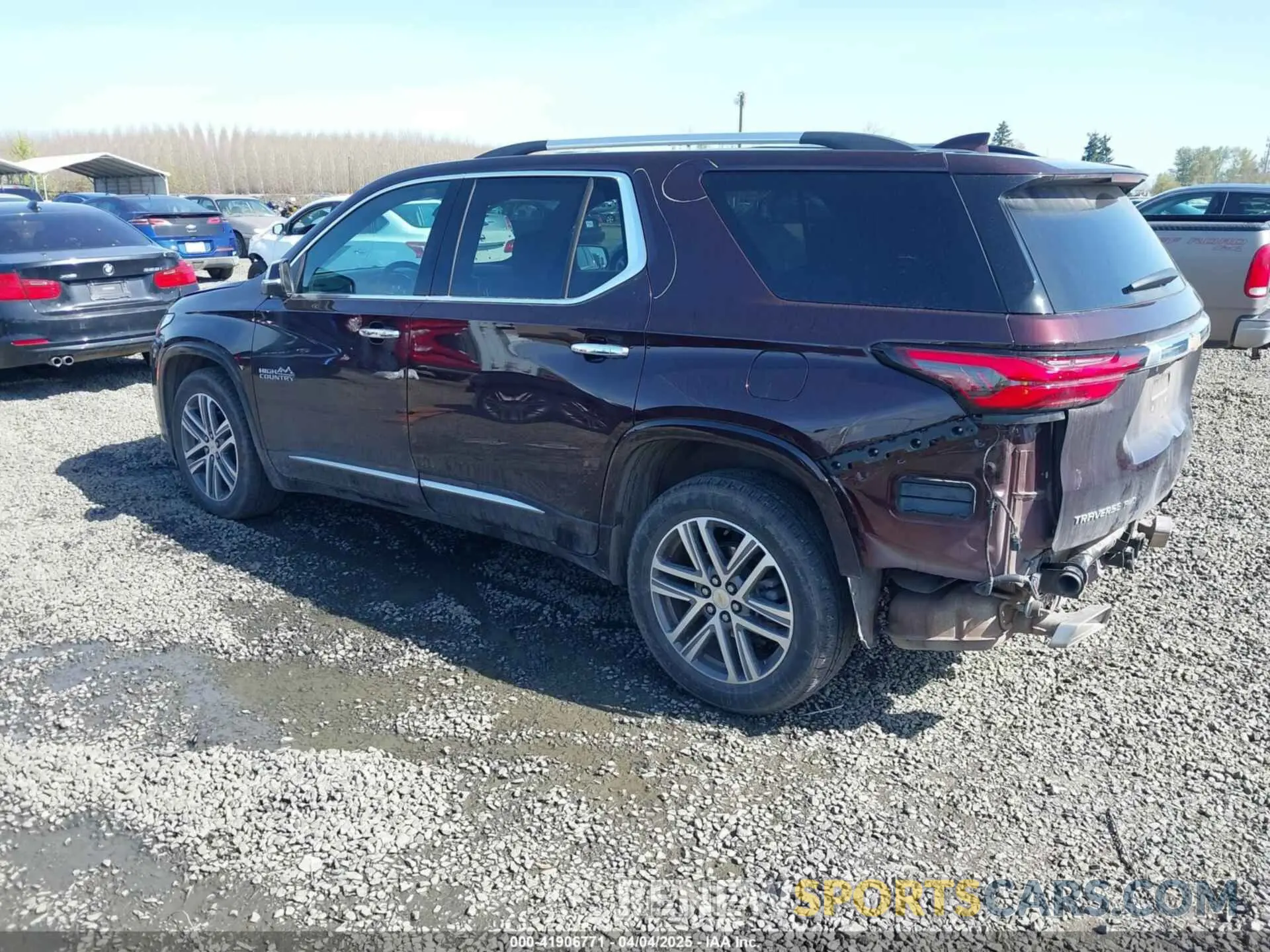3 fotografías del automóvil dañado 1GNEVNKW0PJ232003 CHEVROLET TRAVERSE 2023