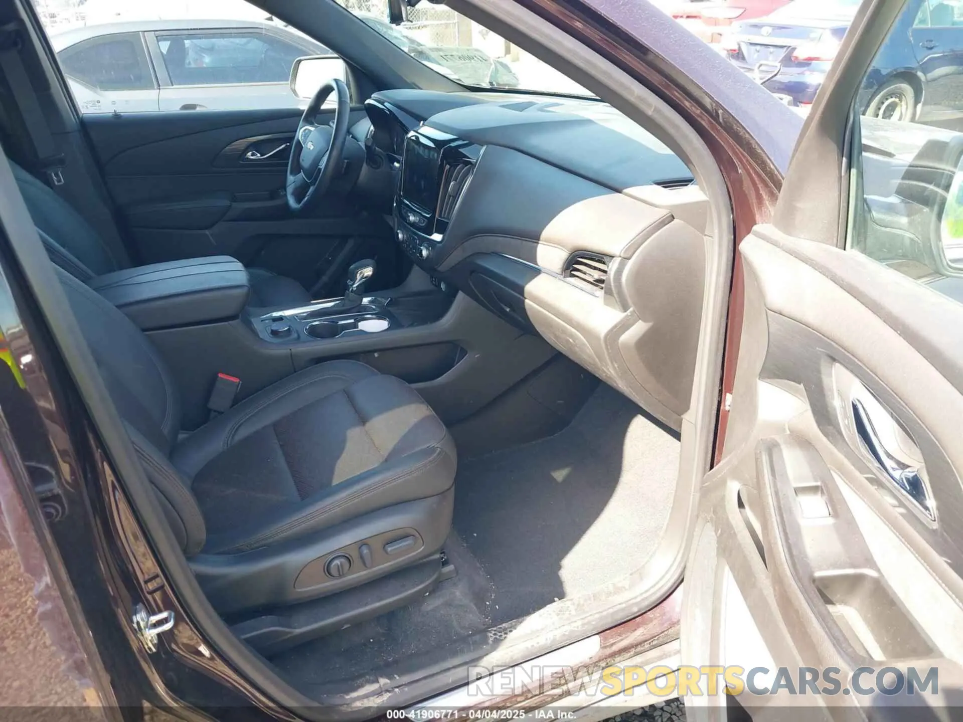 5 fotografías del automóvil dañado 1GNEVNKW0PJ232003 CHEVROLET TRAVERSE 2023