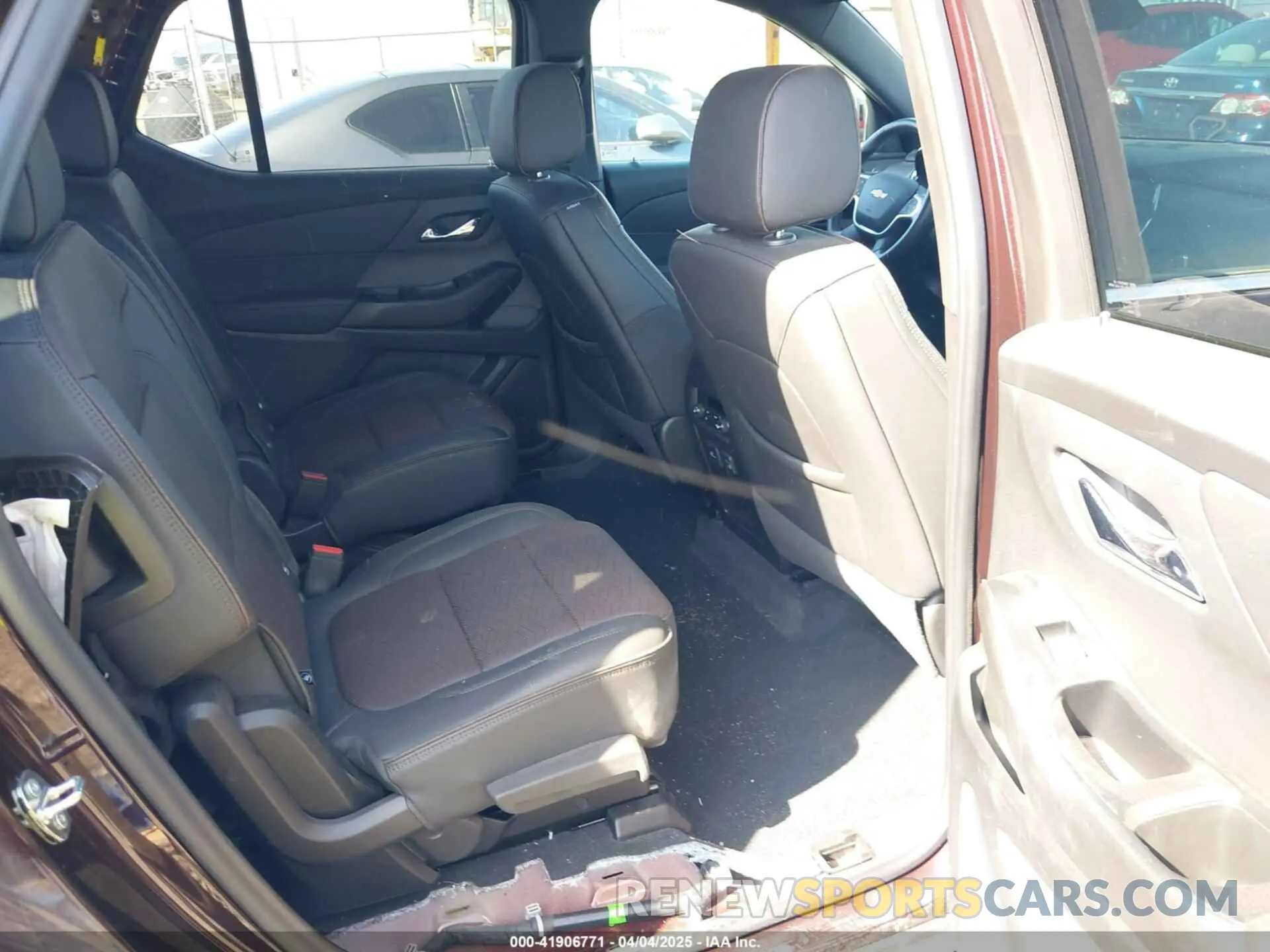 8 fotografías del automóvil dañado 1GNEVNKW0PJ232003 CHEVROLET TRAVERSE 2023