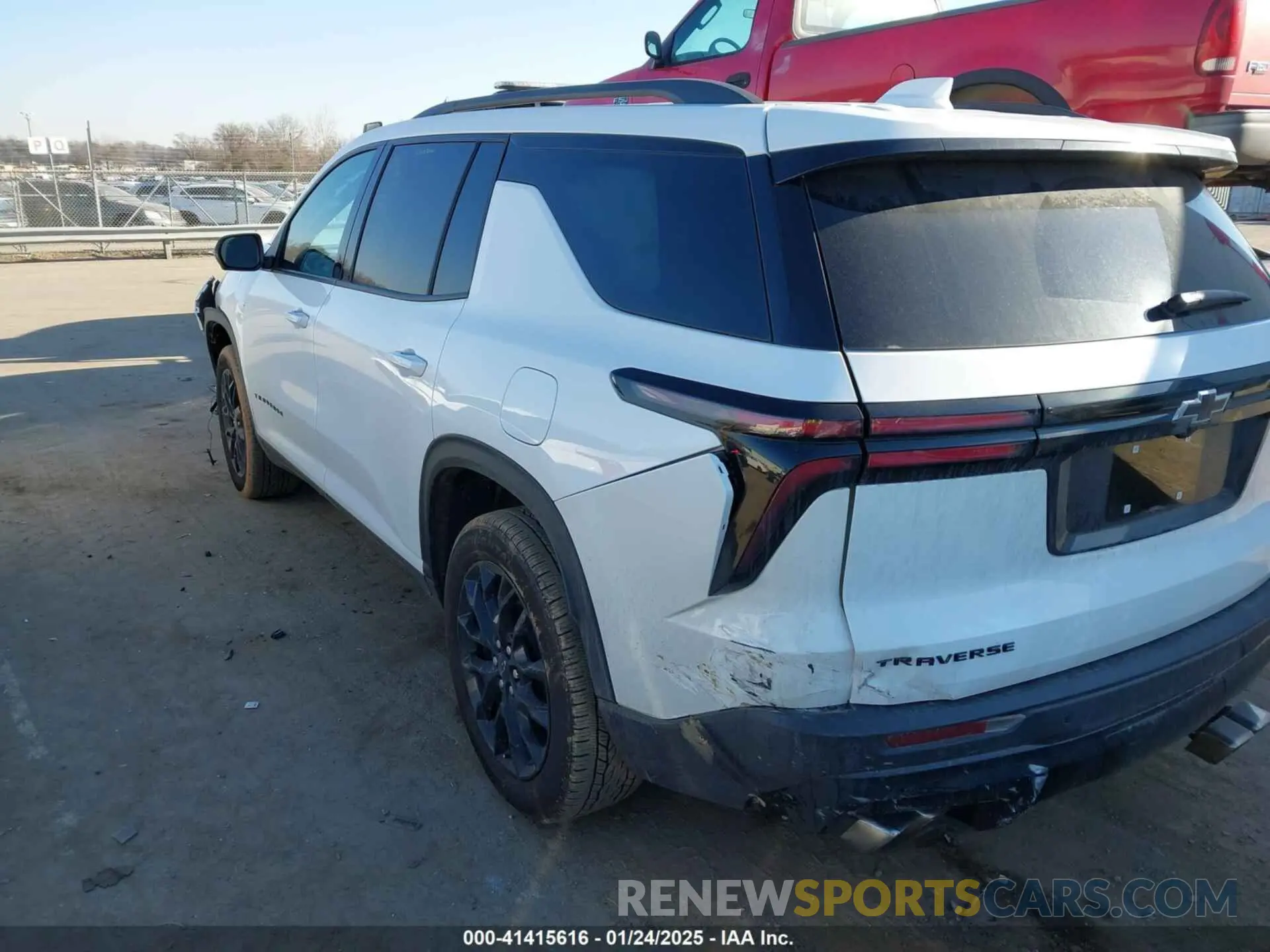 3 fotografías del automóvil dañado 1GNERGKS0RJ153334 CHEVROLET TRAVERSE 2024