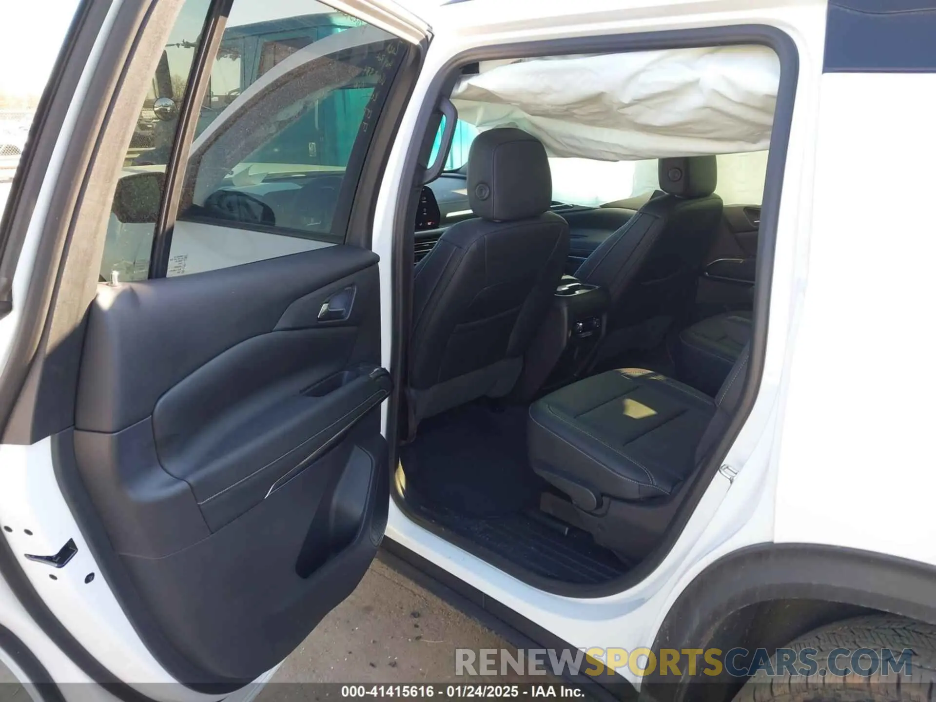 8 fotografías del automóvil dañado 1GNERGKS0RJ153334 CHEVROLET TRAVERSE 2024