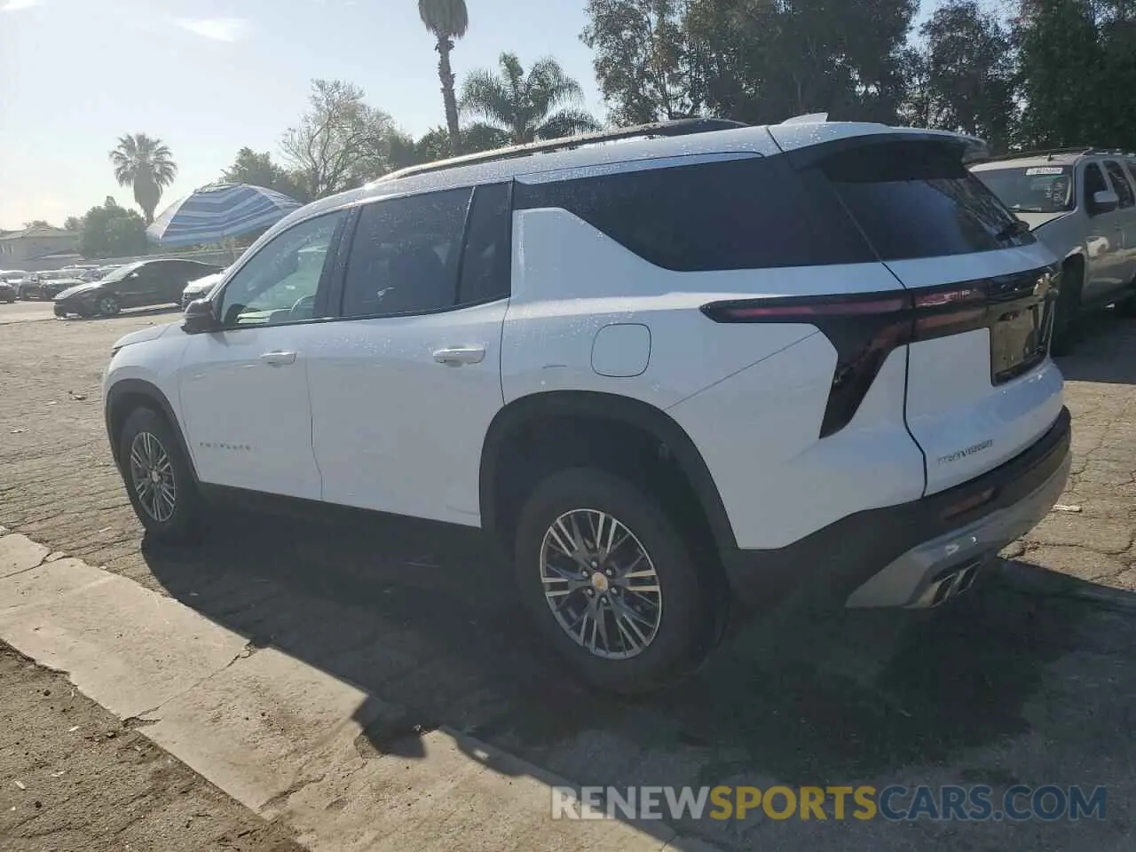 2 fotografías del automóvil dañado 1GNERGKS3RJ166059 CHEVROLET TRAVERSE 2024