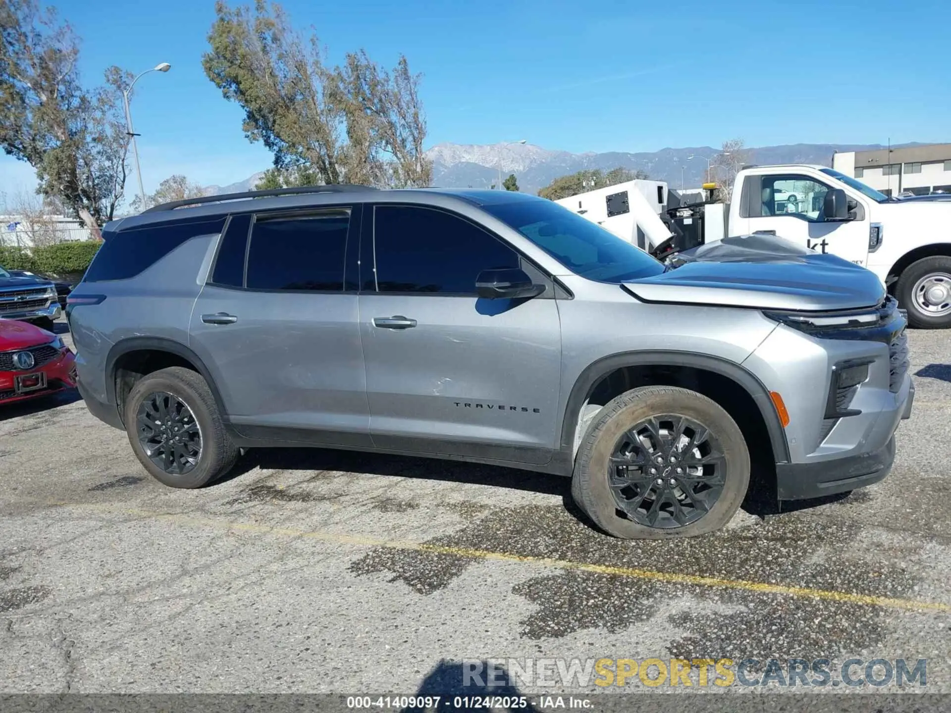 14 fotografías del automóvil dañado 1GNERGKS4RJ143731 CHEVROLET TRAVERSE 2024