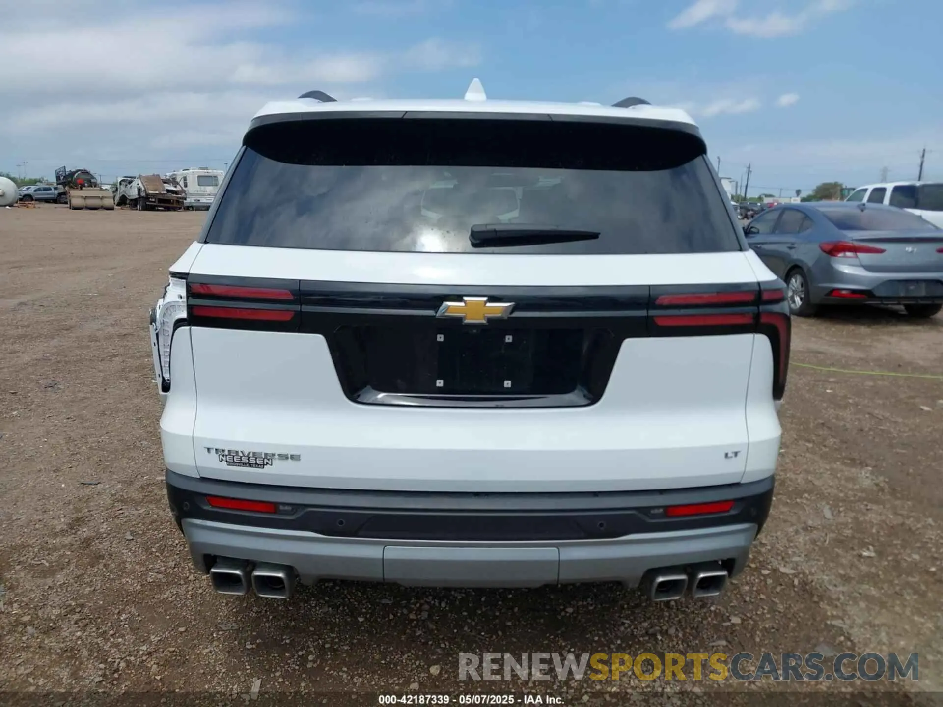 16 fotografías del automóvil dañado 1GNERGKS7RJ215585 CHEVROLET TRAVERSE 2024