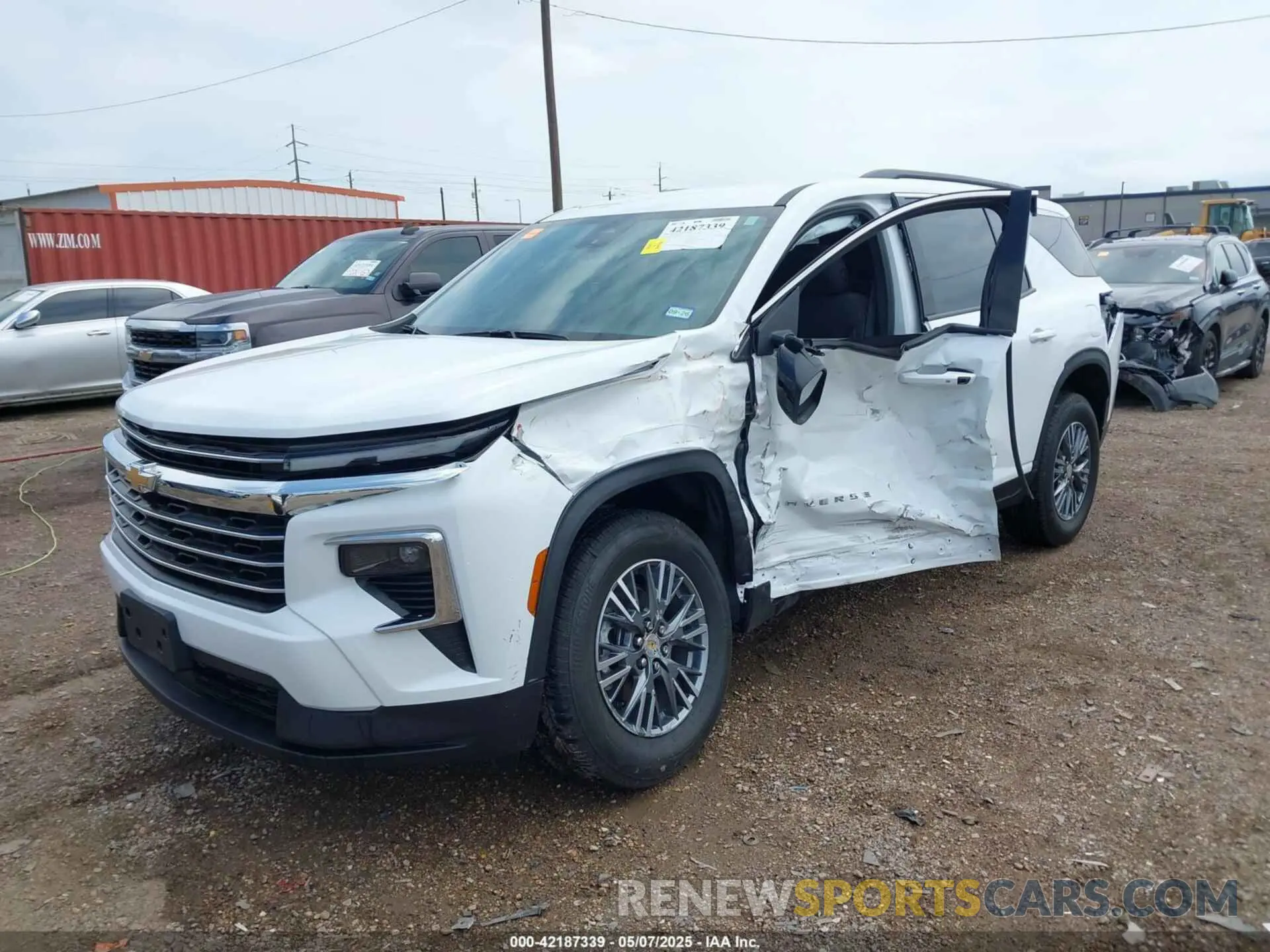 2 fotografías del automóvil dañado 1GNERGKS7RJ215585 CHEVROLET TRAVERSE 2024