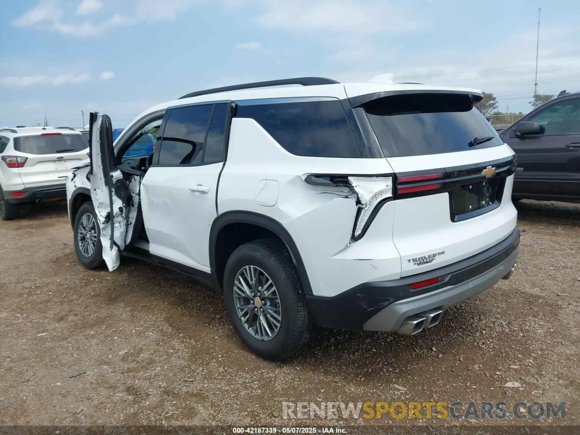 3 fotografías del automóvil dañado 1GNERGKS7RJ215585 CHEVROLET TRAVERSE 2024