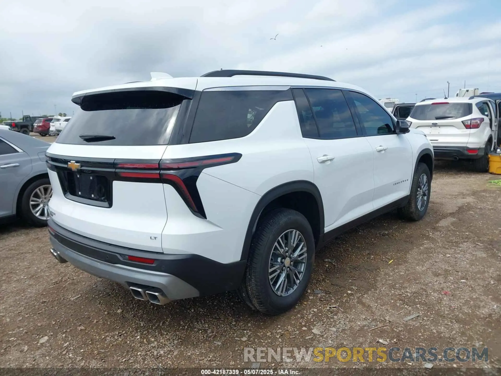 4 fotografías del automóvil dañado 1GNERGKS7RJ215585 CHEVROLET TRAVERSE 2024