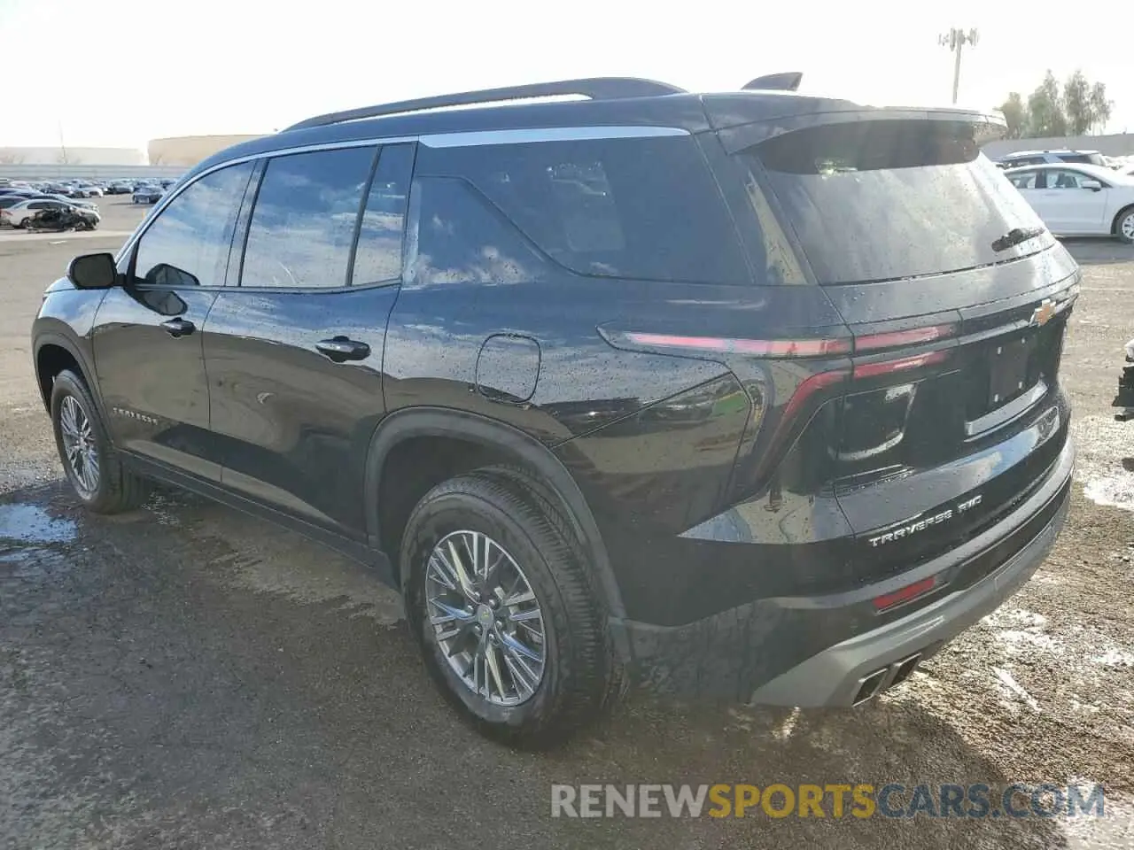 2 fotografías del automóvil dañado 1GNEVGKS8RJ167137 CHEVROLET TRAVERSE 2024