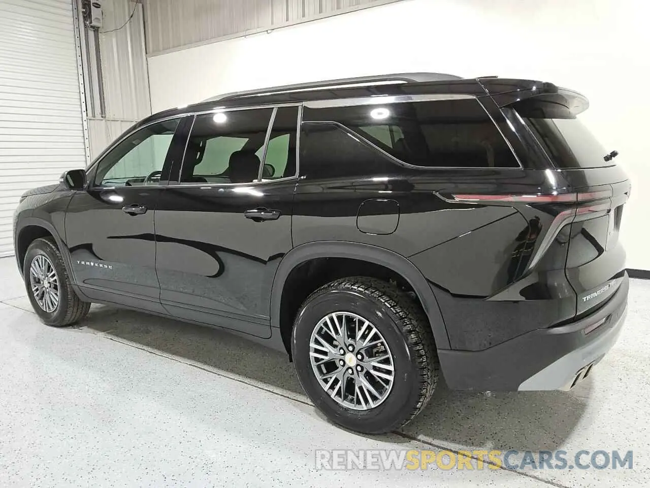 2 fotografías del automóvil dañado 1GNEVGKS9RJ174274 CHEVROLET TRAVERSE 2024