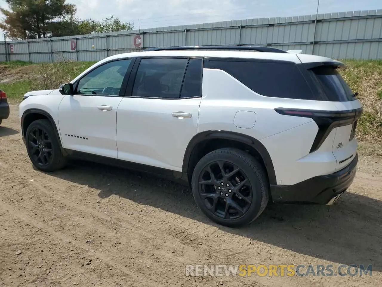2 fotografías del automóvil dañado 1GNEVLKS5RJ153379 CHEVROLET TRAVERSE 2024