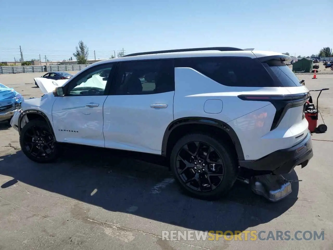 2 fotografías del automóvil dañado 1GNERLRS3SJ140565 CHEVROLET TRAVERSE 2025