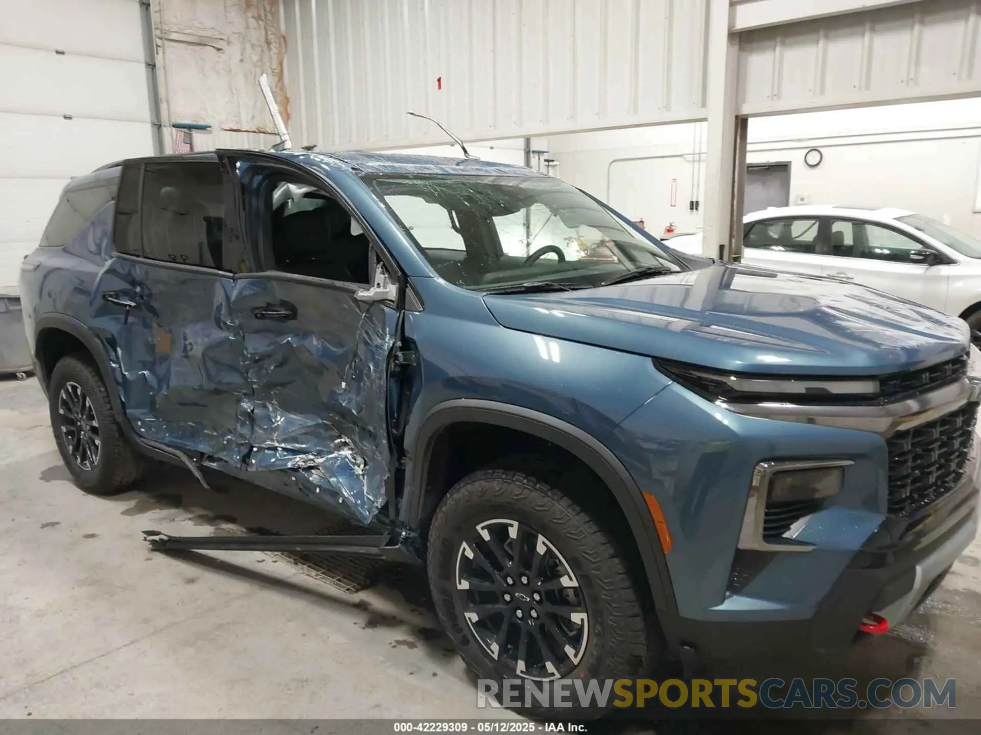 6 fotografías del automóvil dañado 1GNEVJRS6SJ225285 CHEVROLET TRAVERSE 2025