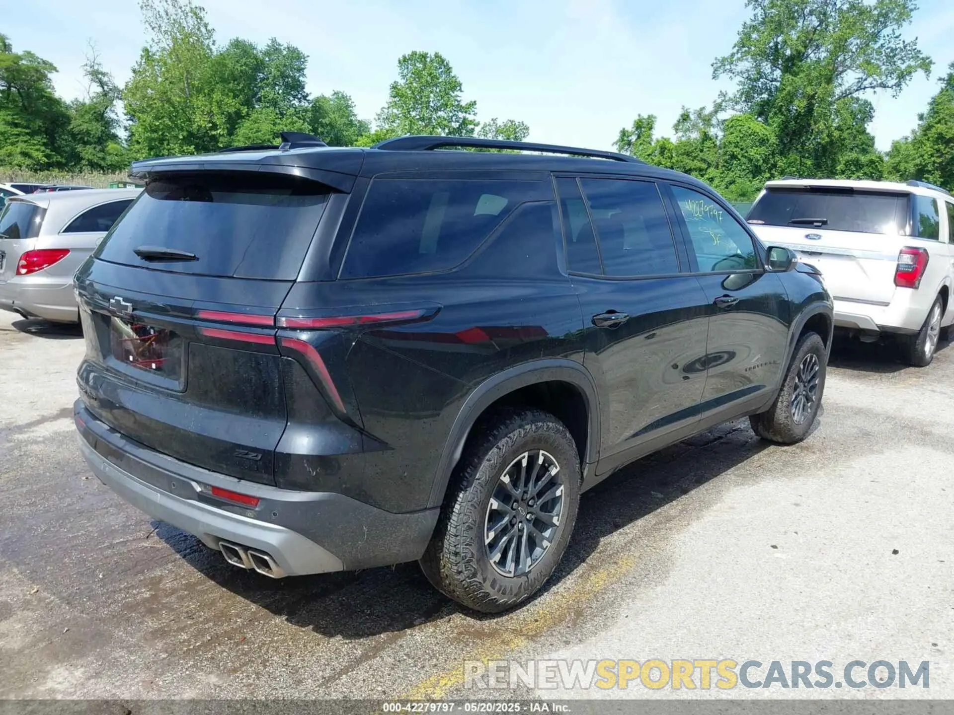 4 fotografías del automóvil dañado 1GNEVJRS8SJ184352 CHEVROLET TRAVERSE 2025