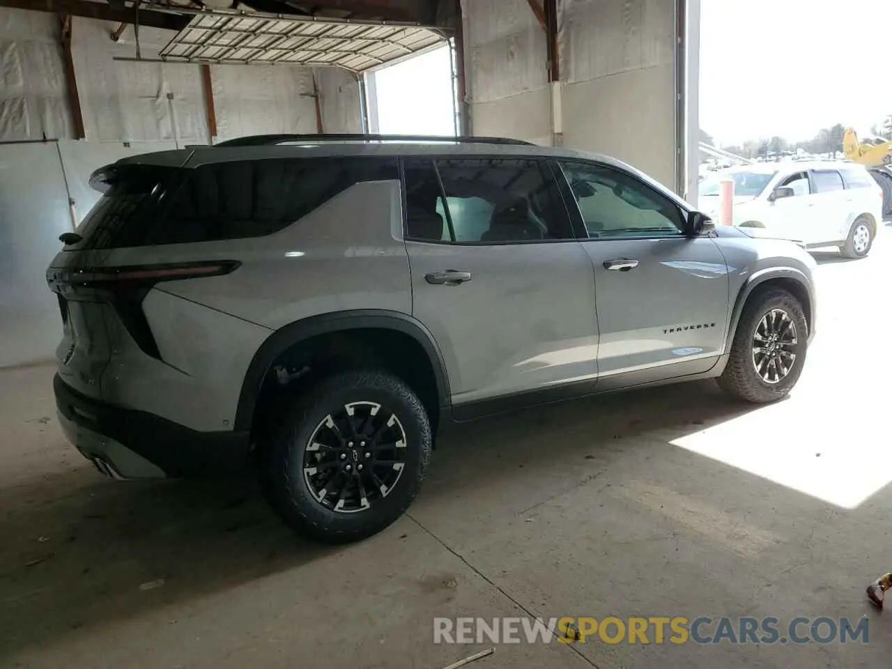 3 fotografías del automóvil dañado 1GNEVJRS4SJ195221 CHEVROLET TRAVERSE Z 2025