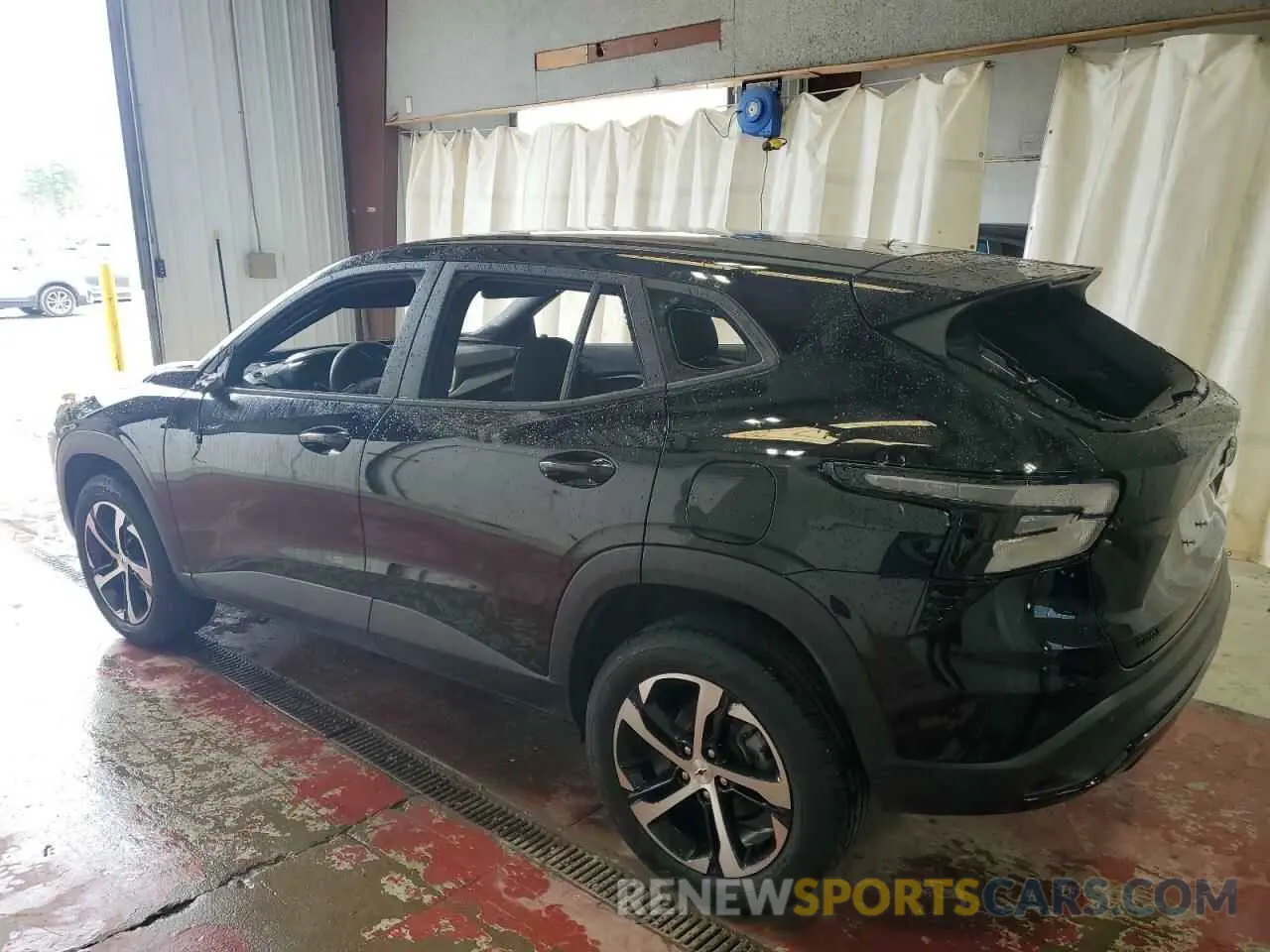 2 fotografías del automóvil dañado KL77LGE27RC189635 CHEVROLET TRAX 1RS 2024