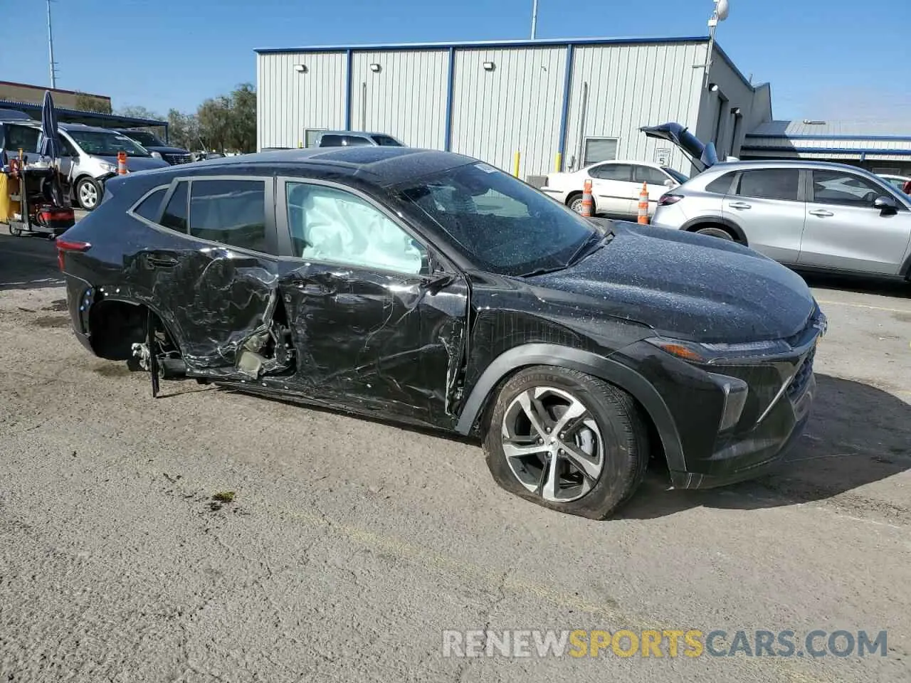 4 fotografías del automóvil dañado KL77LGEPXSC118379 CHEVROLET TRAX 1RS 2025