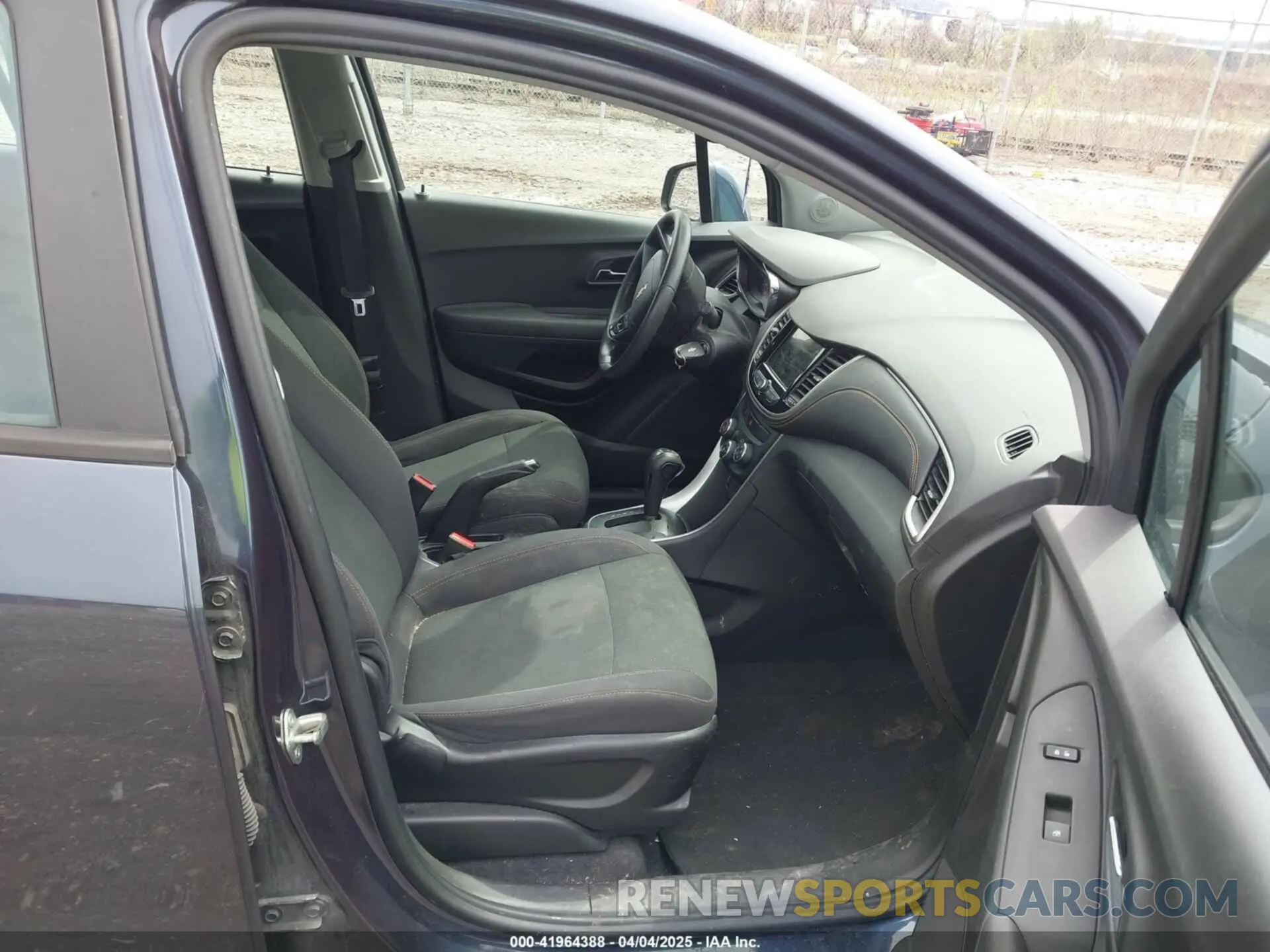 5 fotografías del automóvil dañado 3GNCJKSB0KL217484 CHEVROLET TRAX 2019