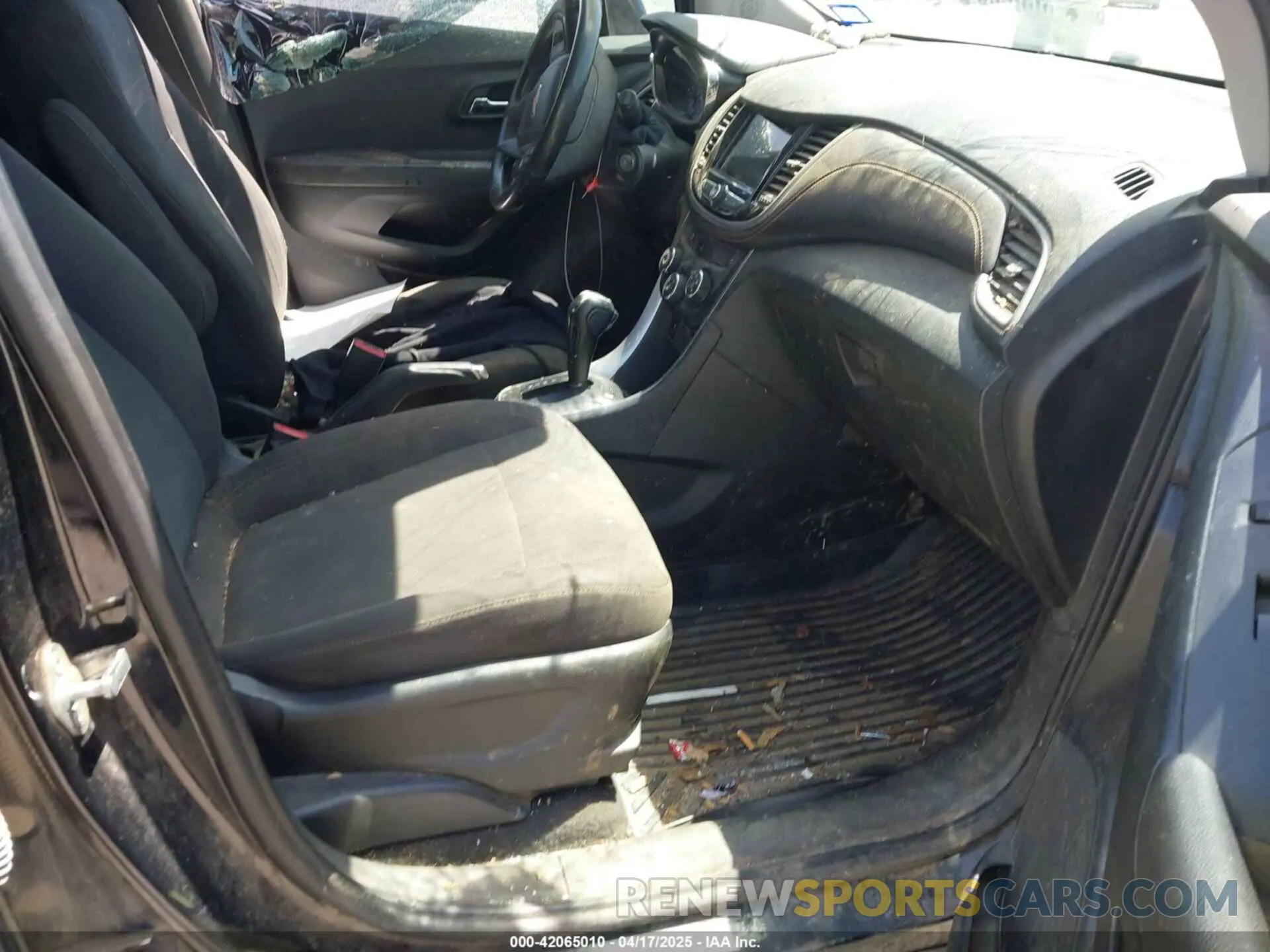 5 fotografías del automóvil dañado 3GNCJKSB0KL371838 CHEVROLET TRAX 2019