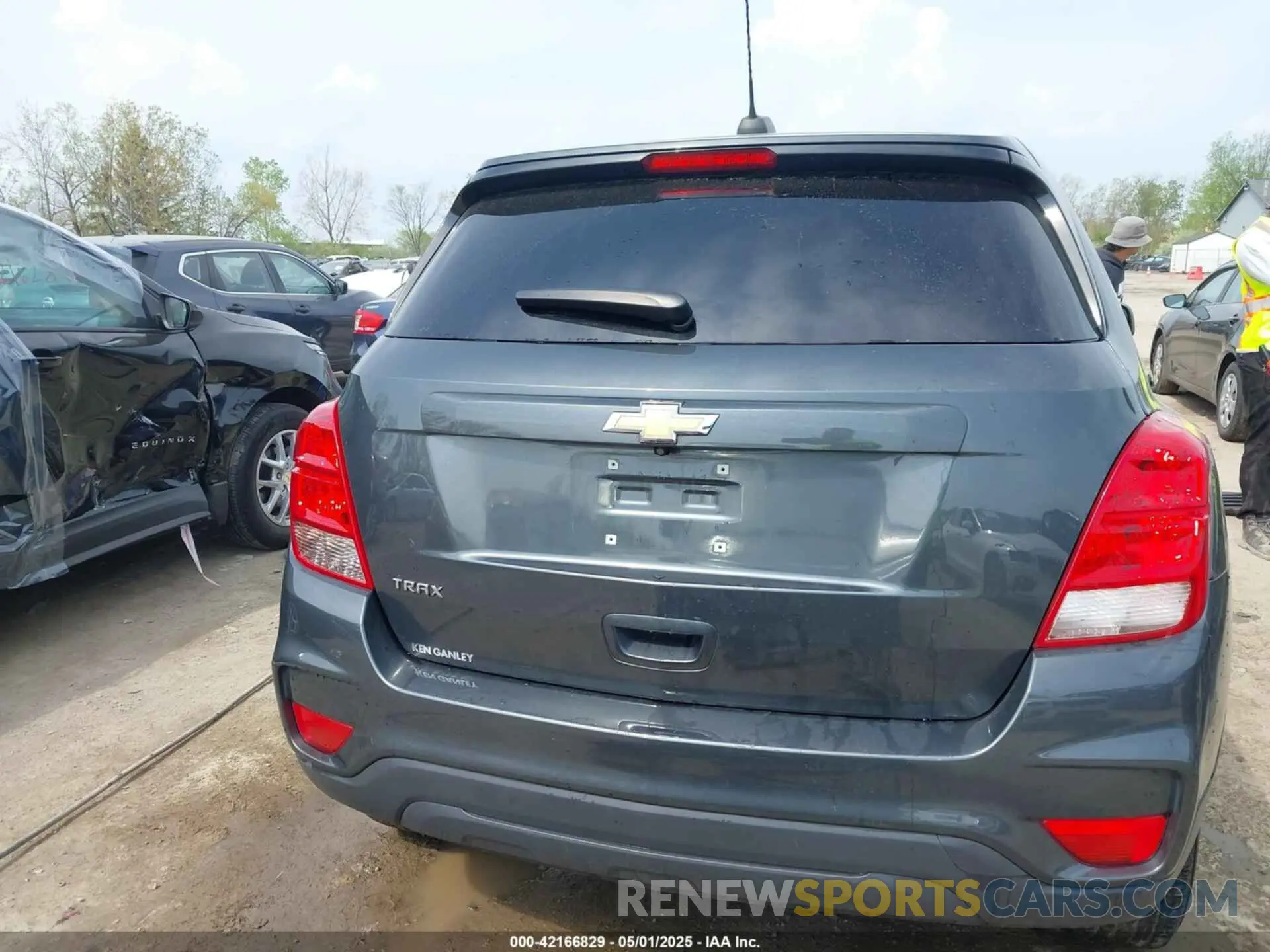 15 fotografías del automóvil dañado 3GNCJKSB0KL378756 CHEVROLET TRAX 2019
