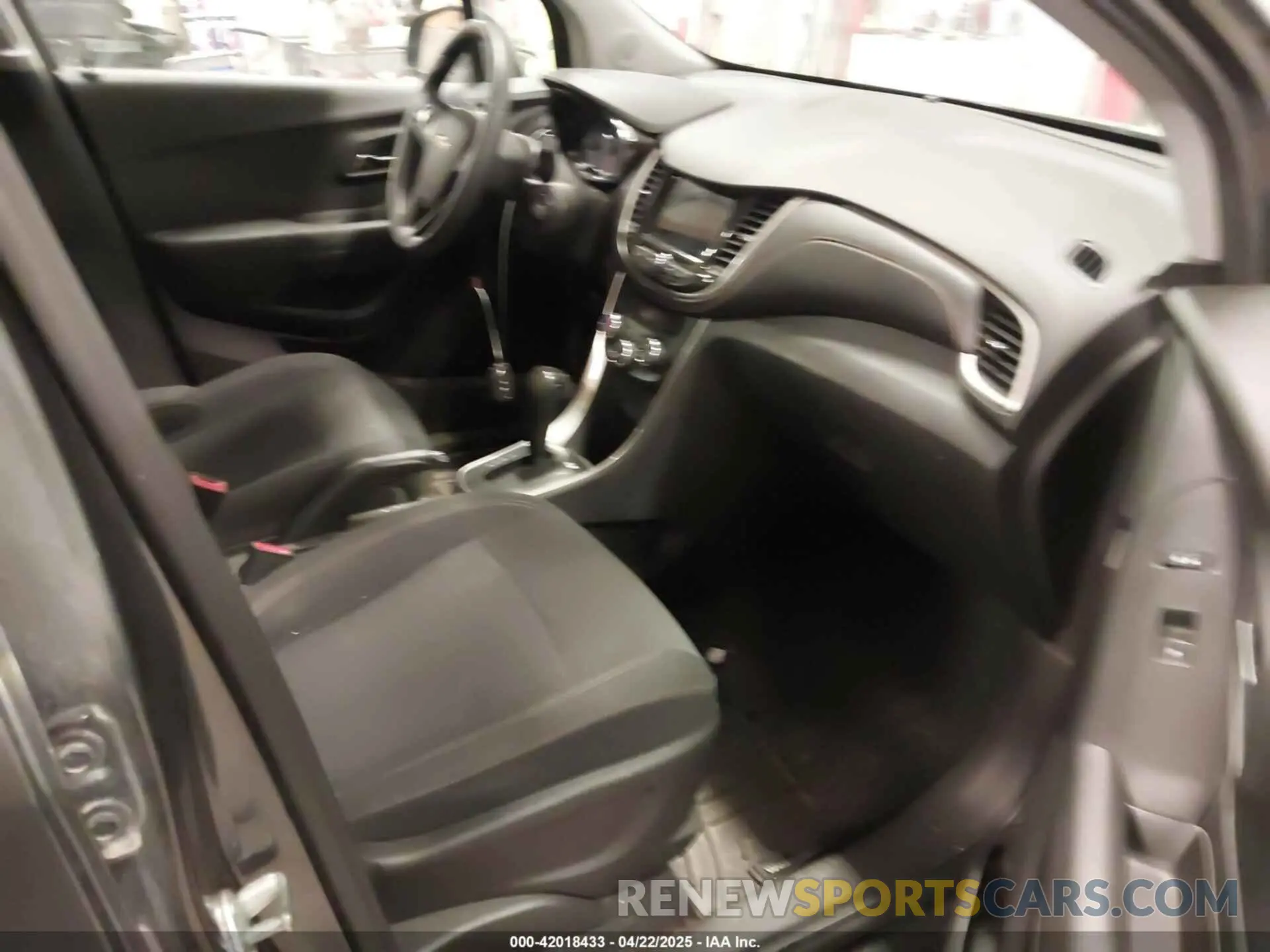 5 fotografías del automóvil dañado 3GNCJKSB1KL376286 CHEVROLET TRAX 2019
