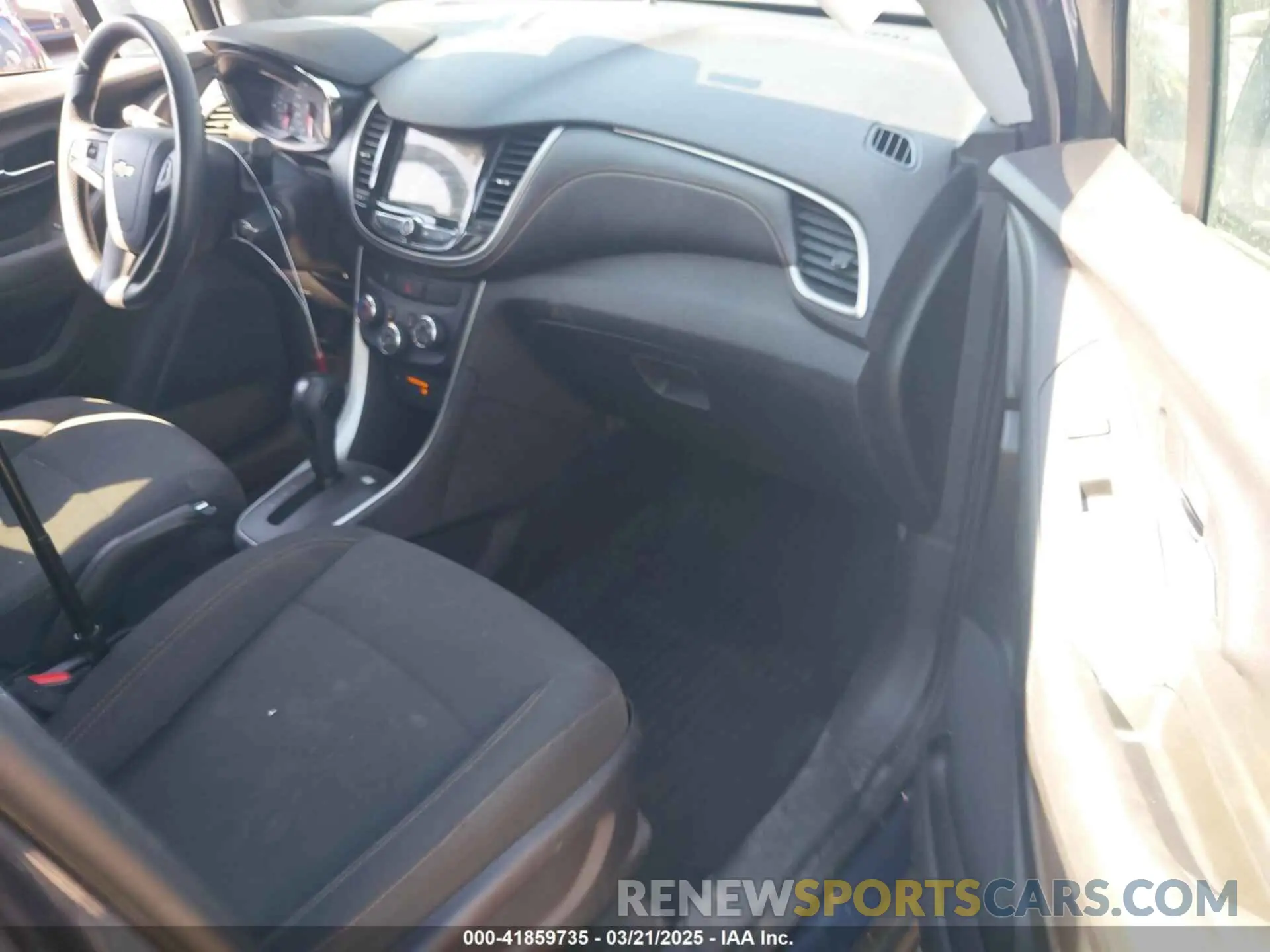 5 fotografías del automóvil dañado 3GNCJKSB3KL214935 CHEVROLET TRAX 2019