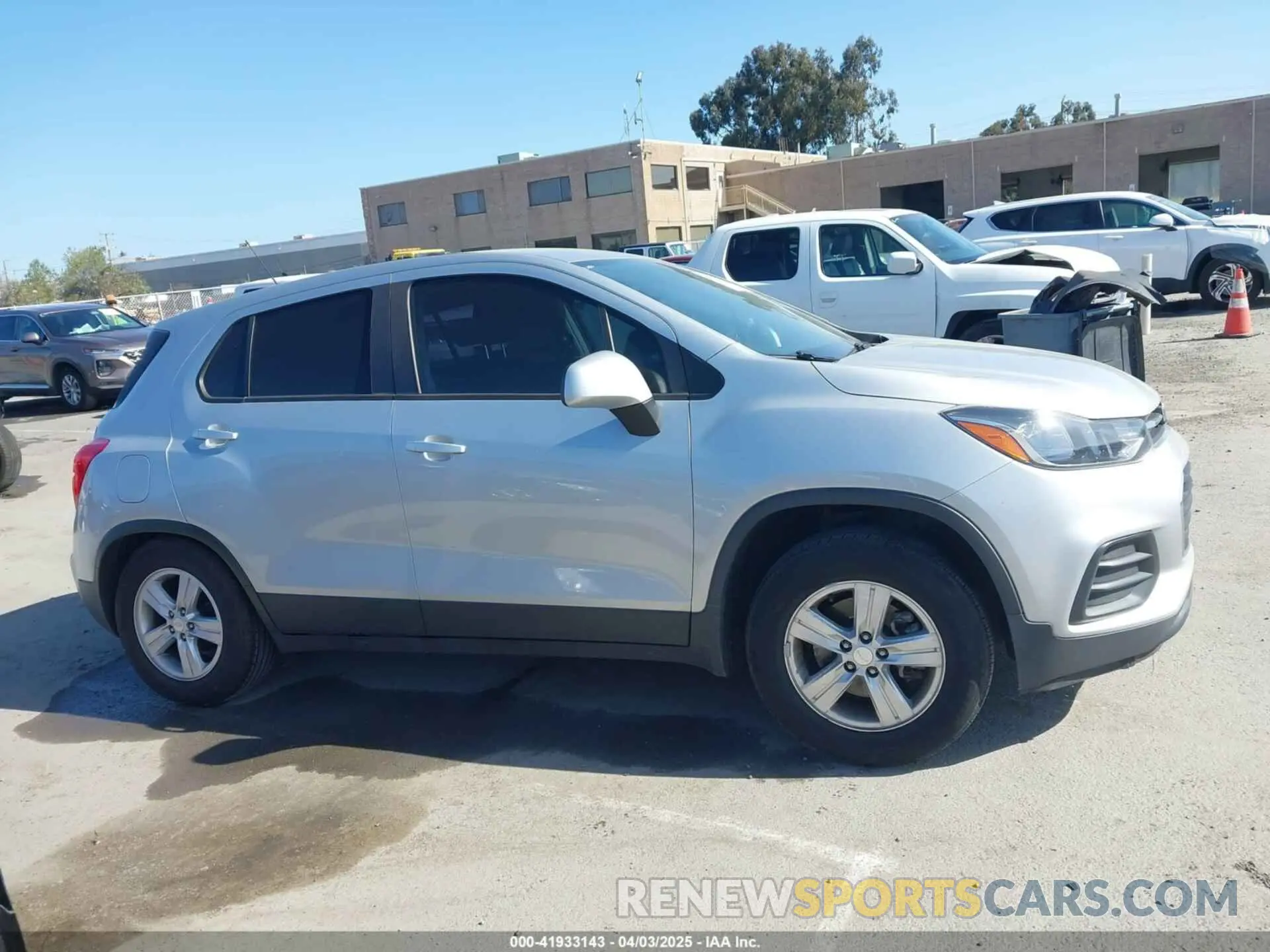 14 fotografías del automóvil dañado 3GNCJKSB3KL261348 CHEVROLET TRAX 2019