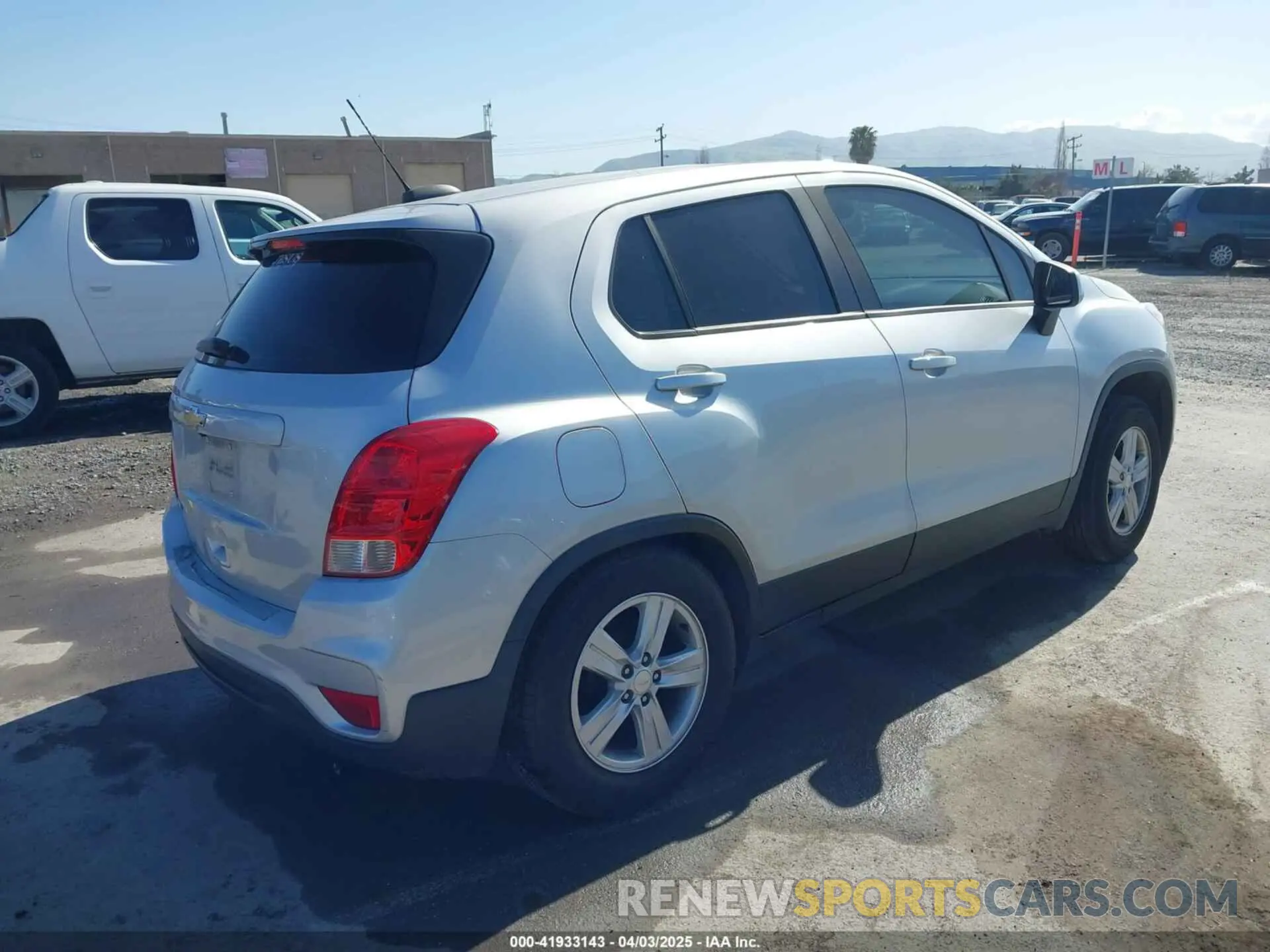 4 fotografías del automóvil dañado 3GNCJKSB3KL261348 CHEVROLET TRAX 2019