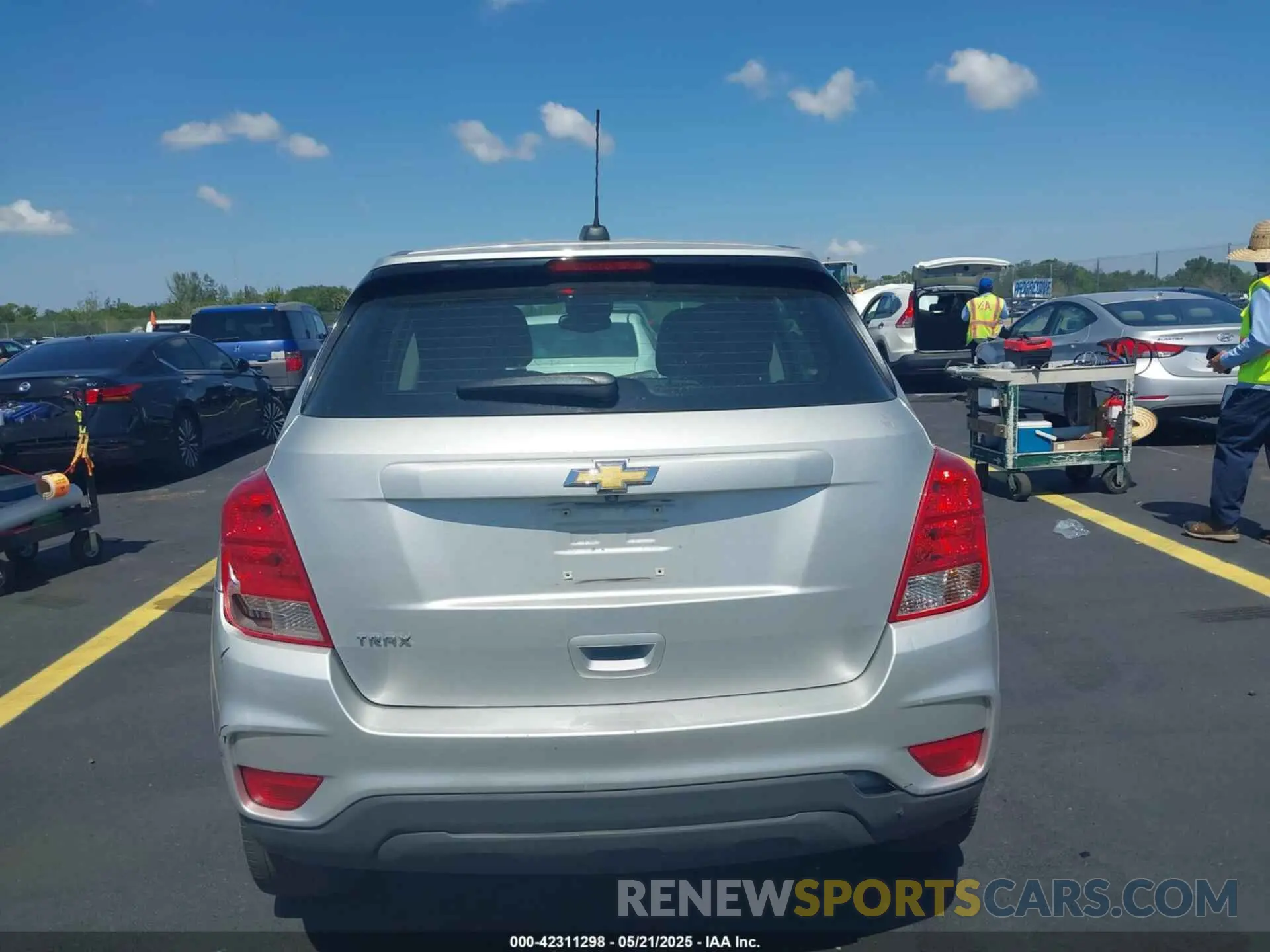 16 fotografías del automóvil dañado 3GNCJKSB3KL332144 CHEVROLET TRAX 2019