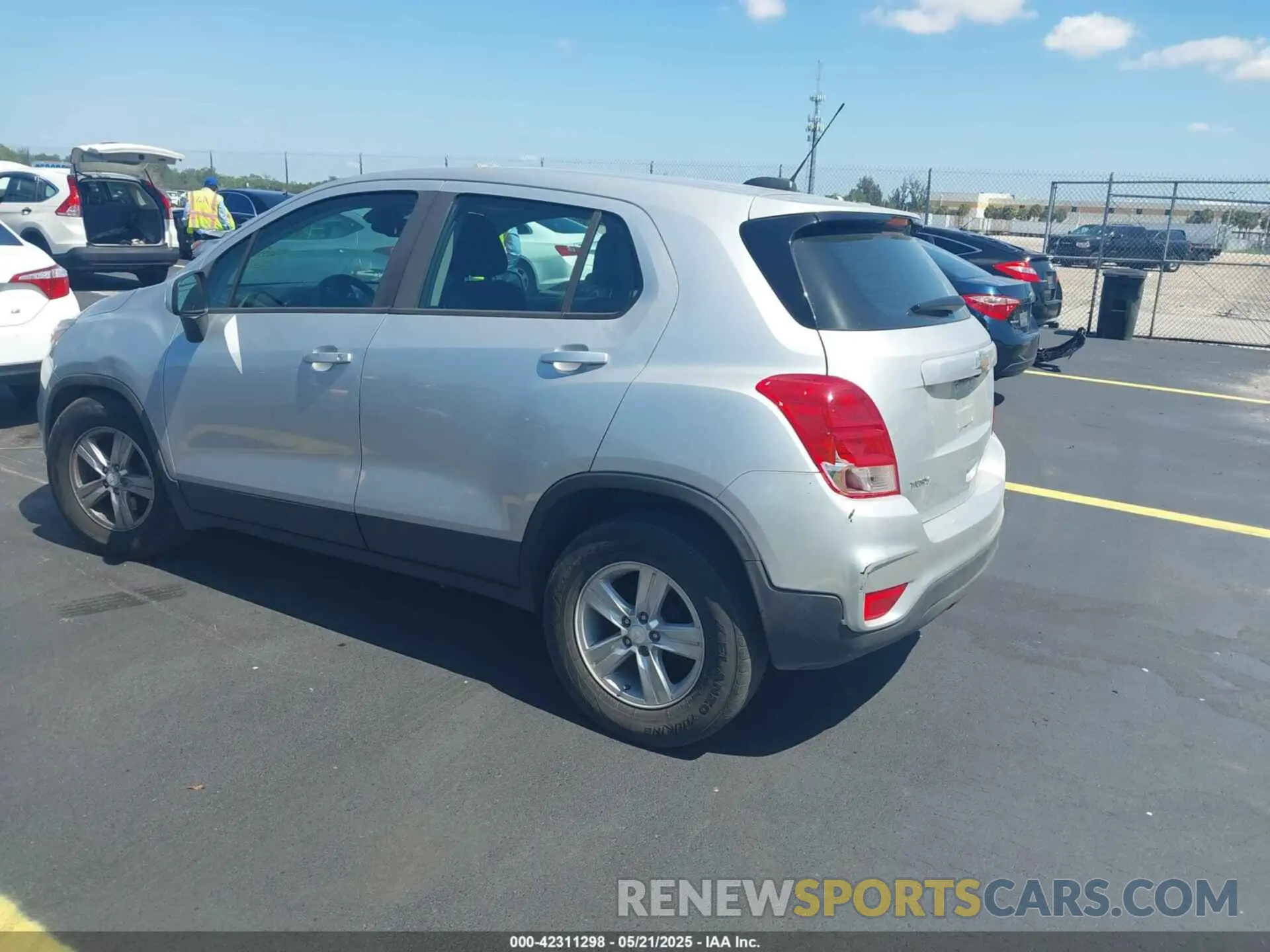 3 fotografías del automóvil dañado 3GNCJKSB3KL332144 CHEVROLET TRAX 2019