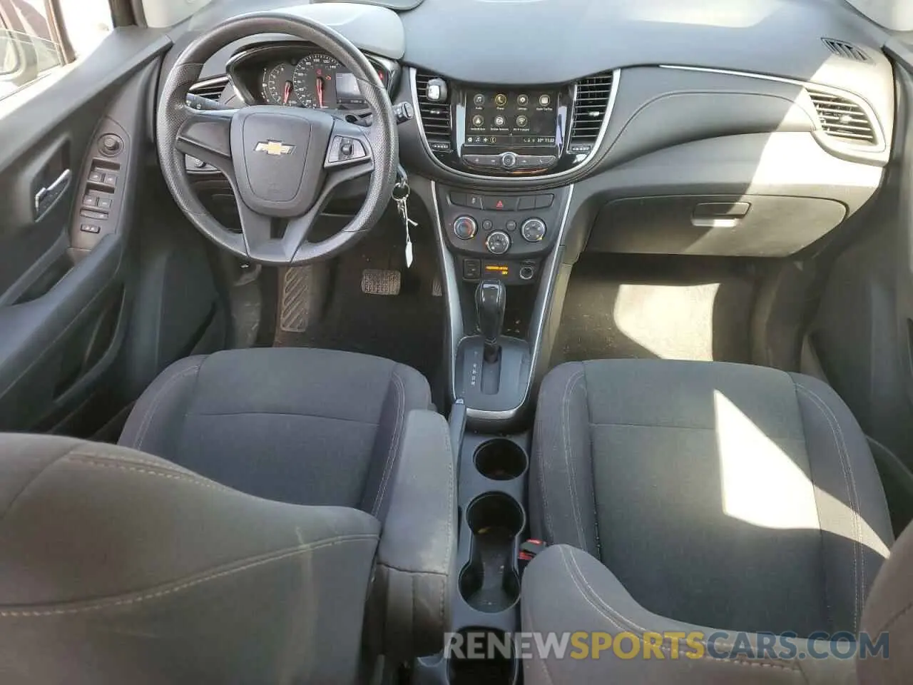 8 fotografías del automóvil dañado 3GNCJKSB4KL175773 CHEVROLET TRAX 2019