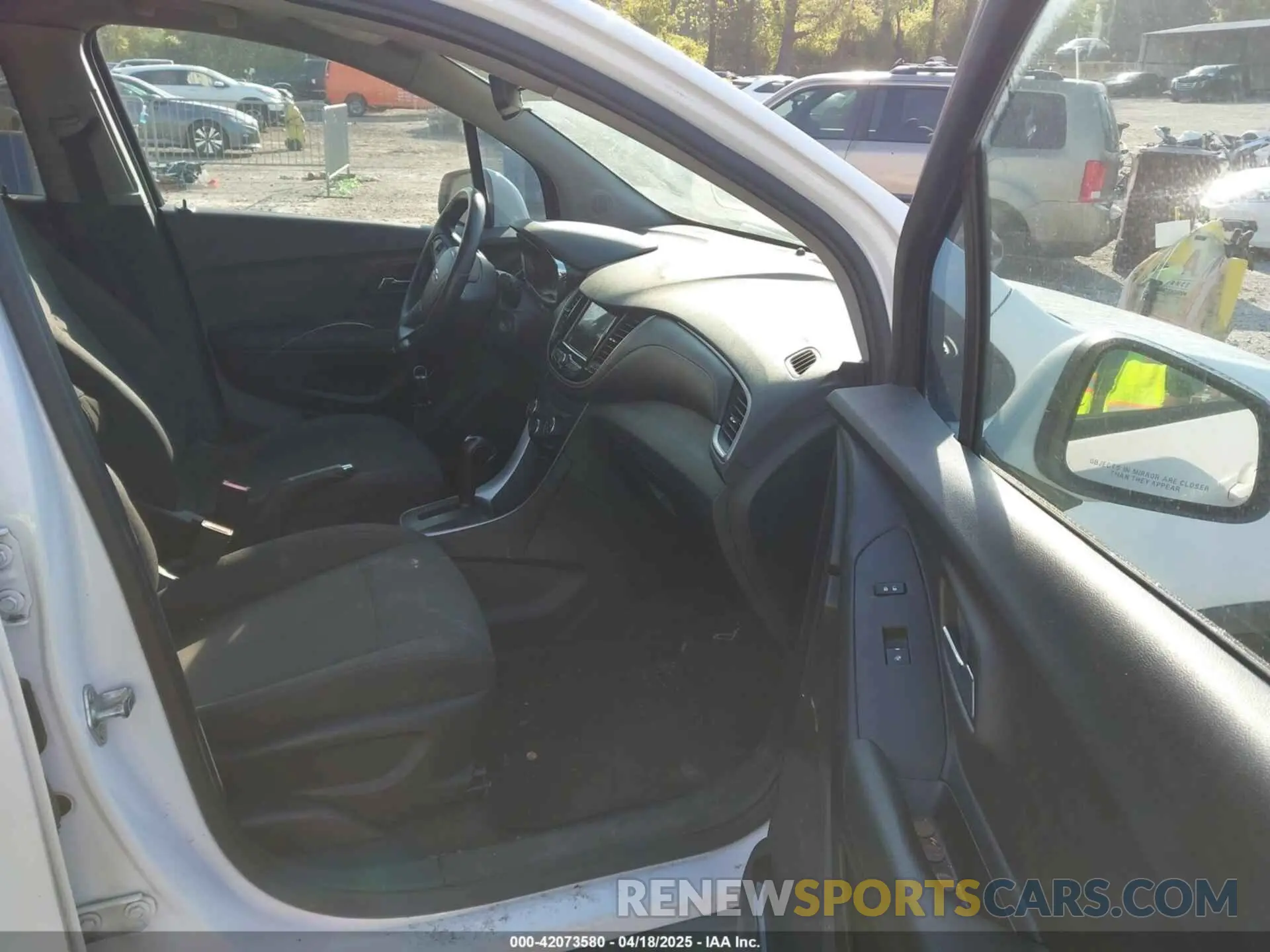 5 fotografías del automóvil dañado 3GNCJKSB4KL398122 CHEVROLET TRAX 2019