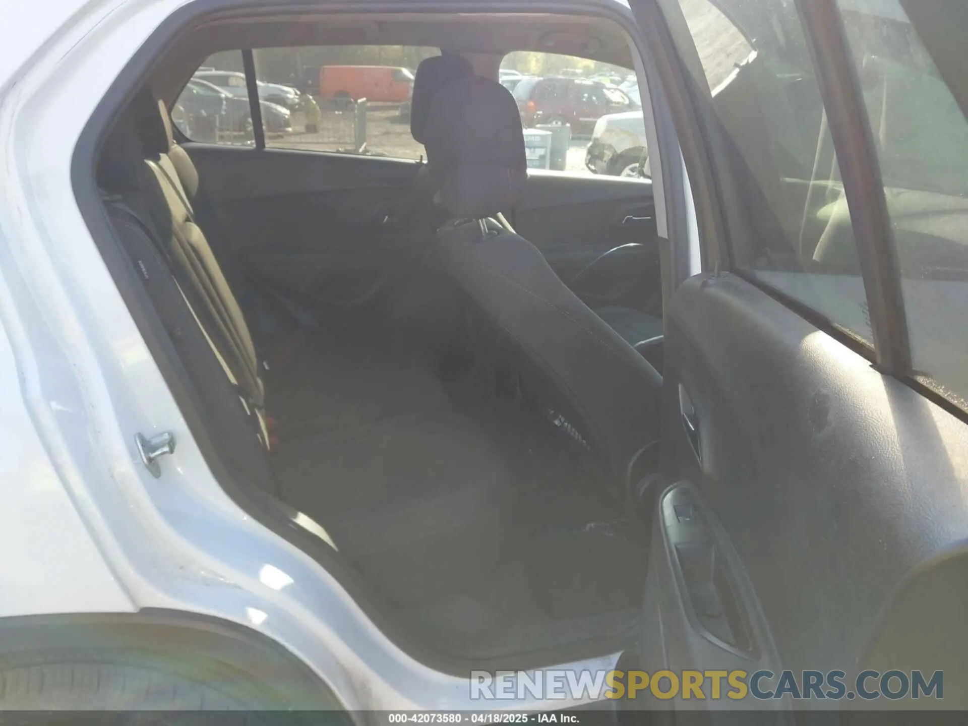 8 fotografías del automóvil dañado 3GNCJKSB4KL398122 CHEVROLET TRAX 2019