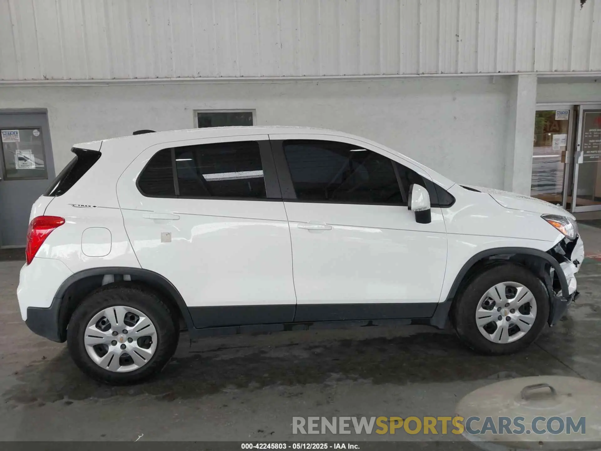 13 fotografías del automóvil dañado 3GNCJKSB6KL124131 CHEVROLET TRAX 2019