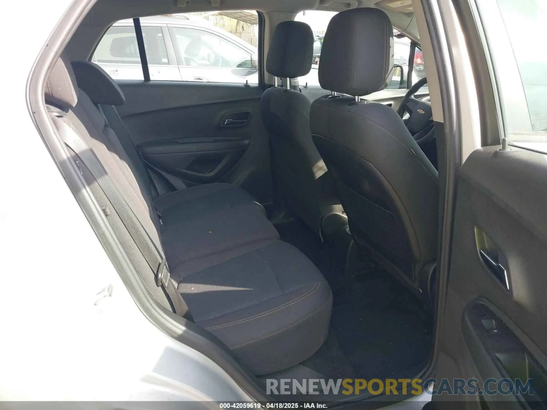8 fotografías del automóvil dañado 3GNCJKSB8KL356021 CHEVROLET TRAX 2019