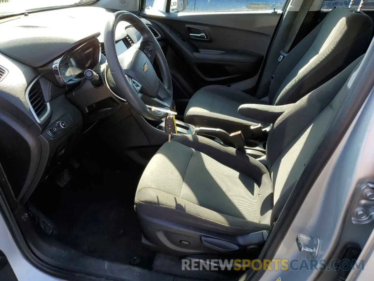 7 fotografías del automóvil dañado 3GNCJKSB8KL405816 CHEVROLET TRAX 2019