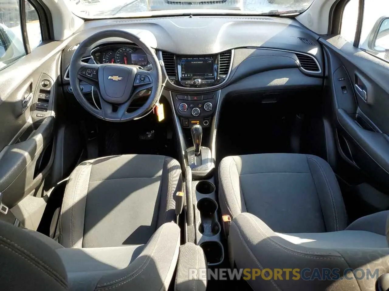 8 fotografías del automóvil dañado 3GNCJKSB8KL405816 CHEVROLET TRAX 2019