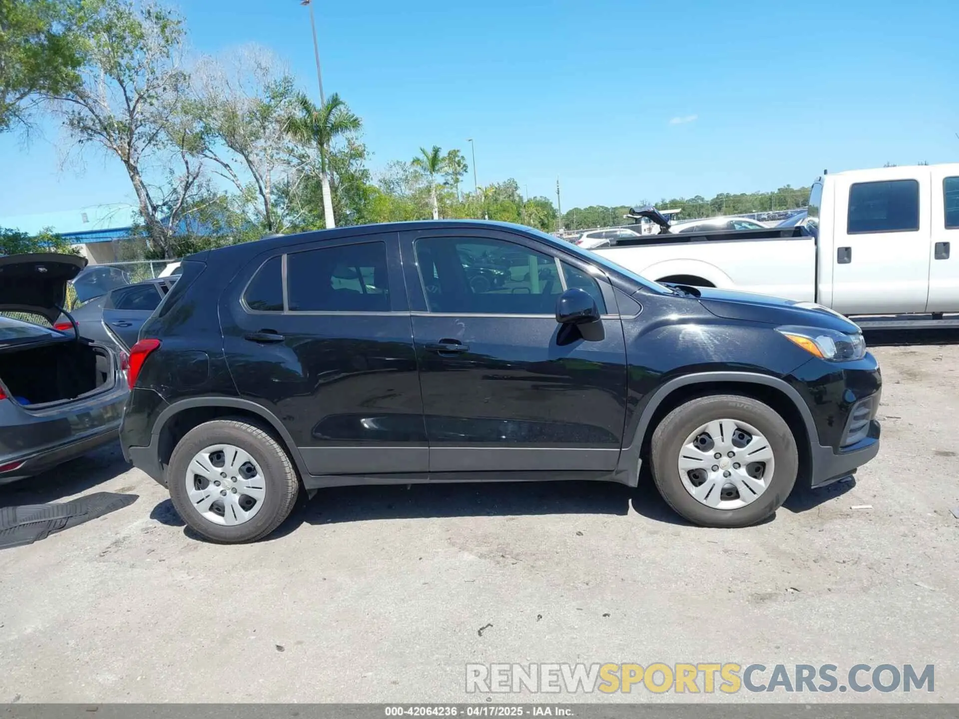 13 fotografías del automóvil dañado 3GNCJKSBXKL164776 CHEVROLET TRAX 2019