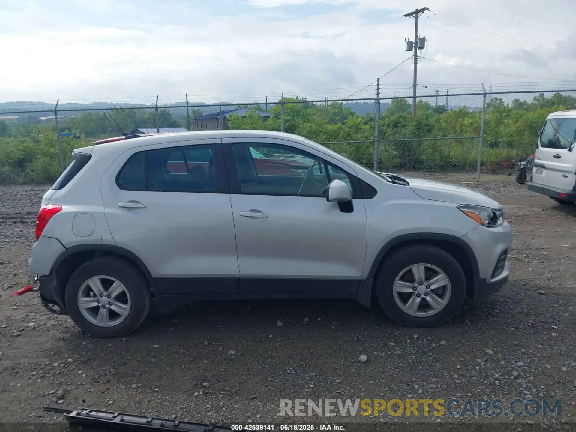 13 fotografías del automóvil dañado 3GNCJKSBXKL367103 CHEVROLET TRAX 2019