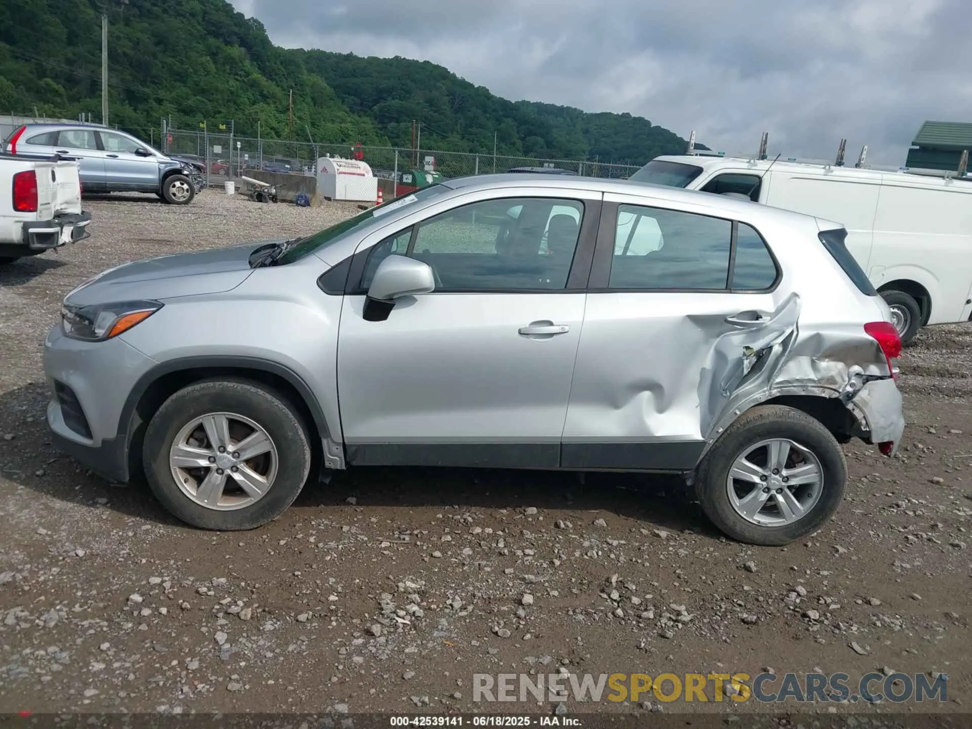 14 fotografías del automóvil dañado 3GNCJKSBXKL367103 CHEVROLET TRAX 2019