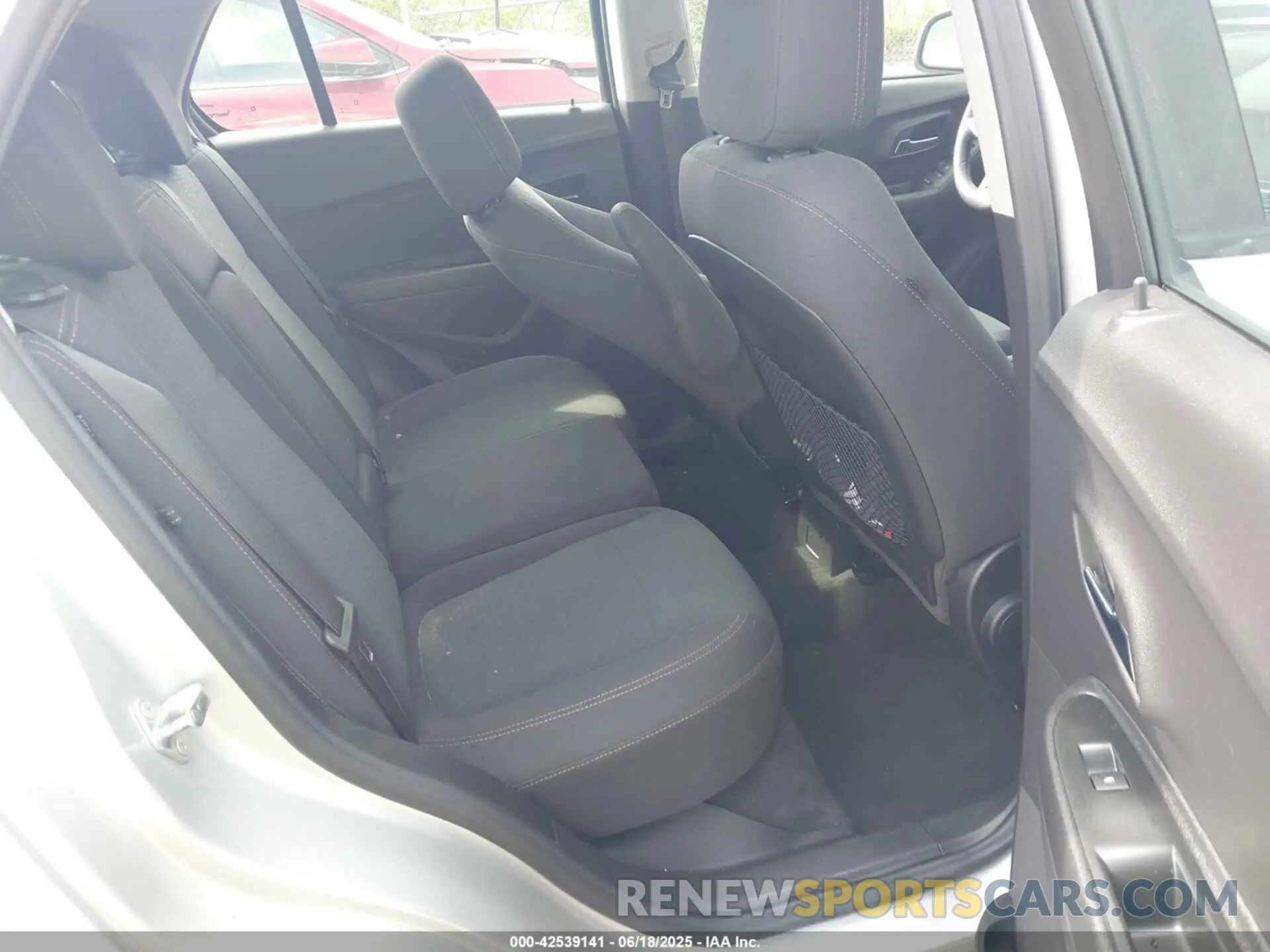 8 fotografías del automóvil dañado 3GNCJKSBXKL367103 CHEVROLET TRAX 2019