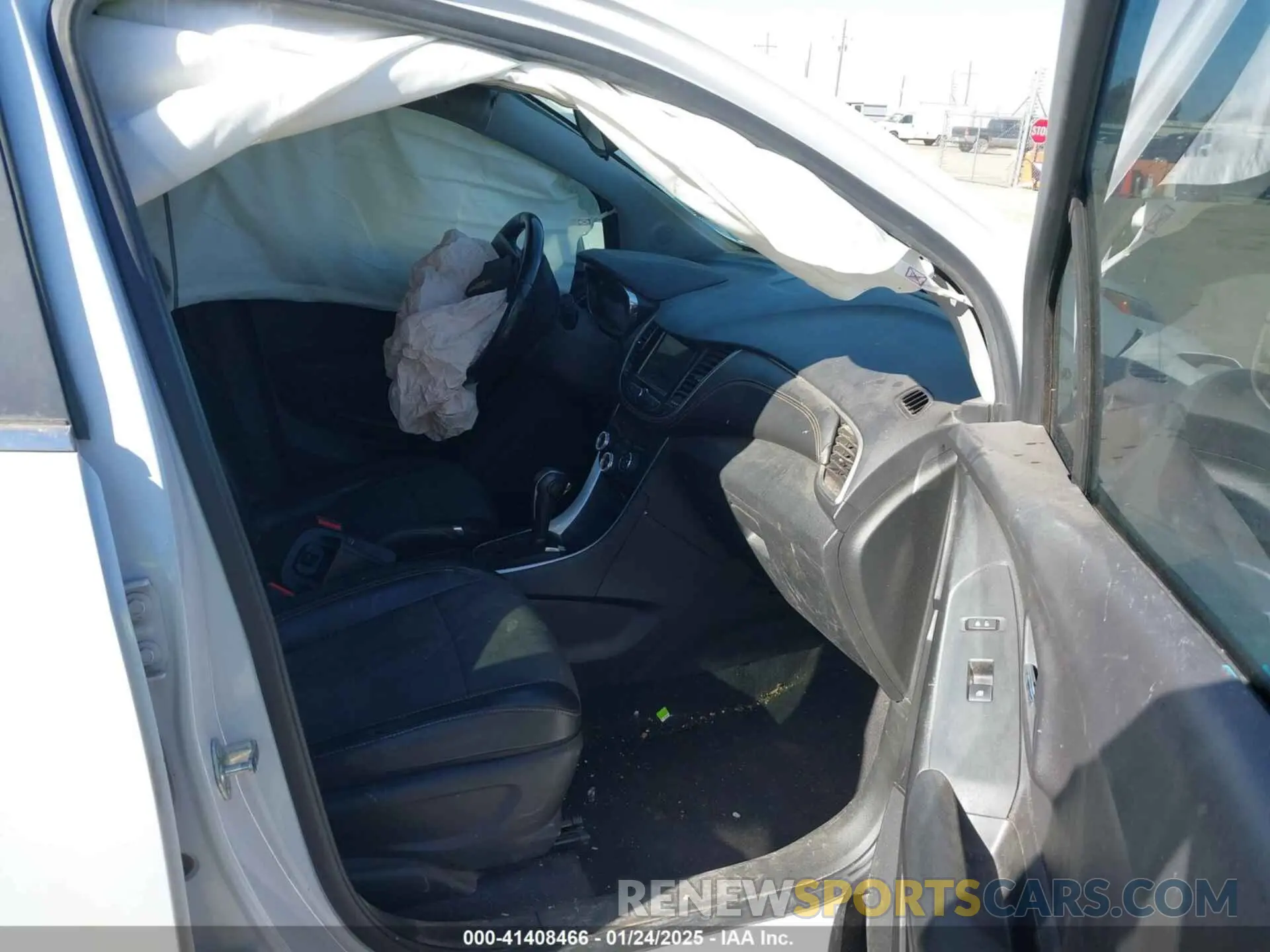 5 fotografías del automóvil dañado 3GNCJLSB0KL150987 CHEVROLET TRAX 2019