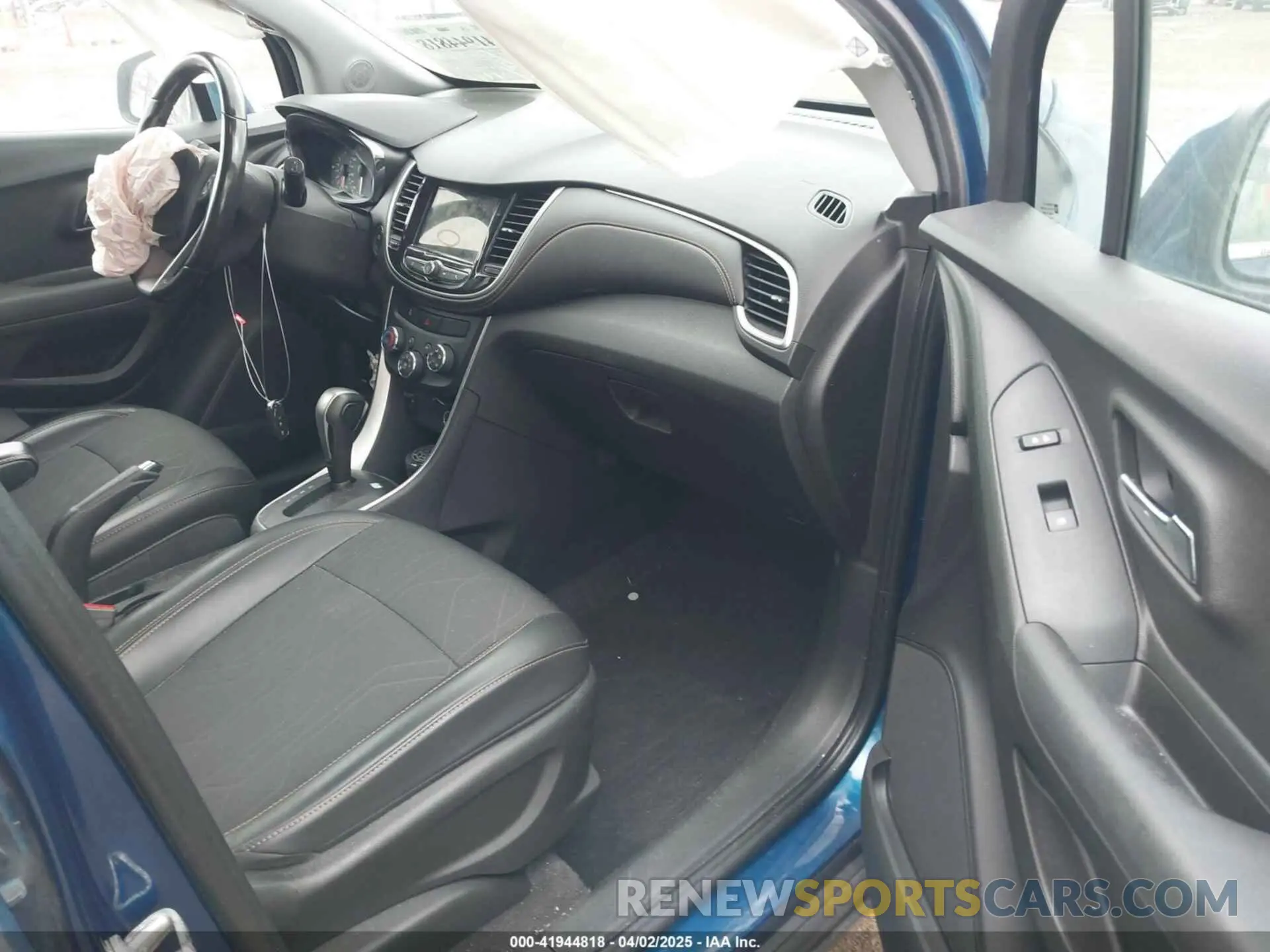 5 fotografías del automóvil dañado 3GNCJLSB1KL281331 CHEVROLET TRAX 2019