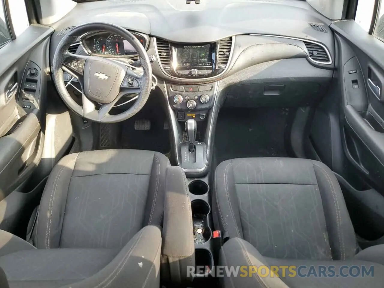 8 fotografías del automóvil dañado 3GNCJLSB1KL300704 CHEVROLET TRAX 2019