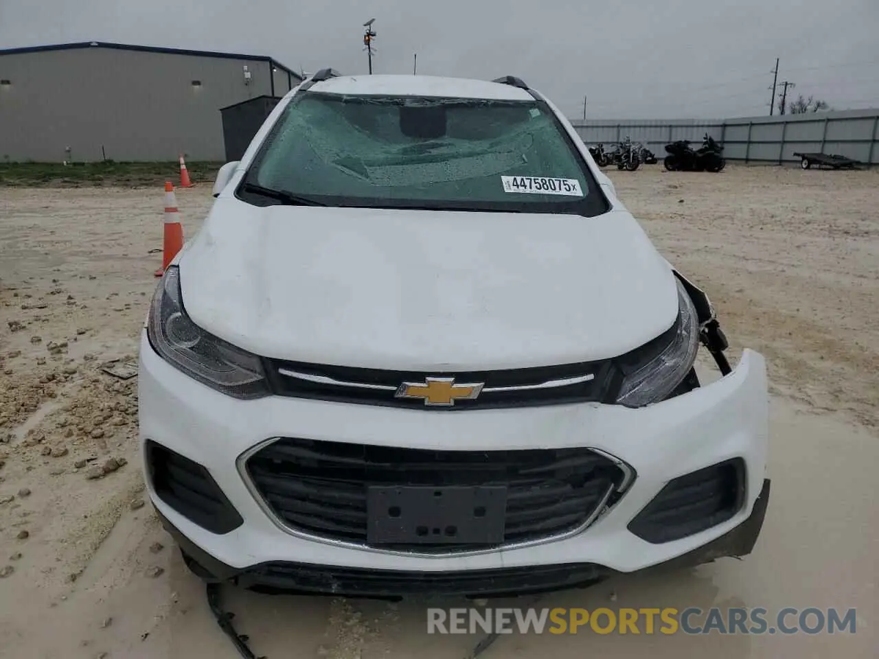 5 fotografías del automóvil dañado 3GNCJLSB1KL330401 CHEVROLET TRAX 2019
