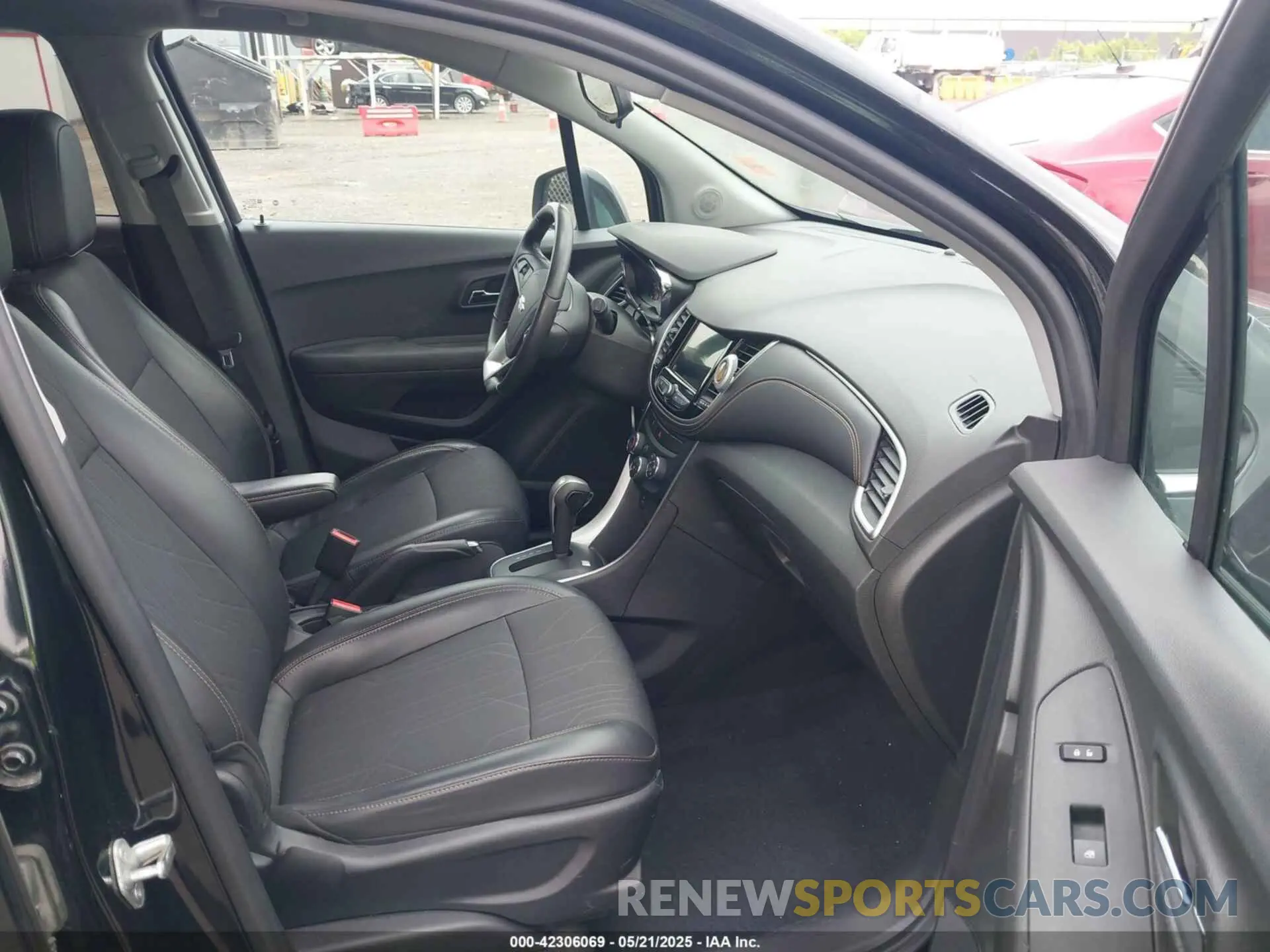 5 fotografías del automóvil dañado 3GNCJLSB2KL212115 CHEVROLET TRAX 2019
