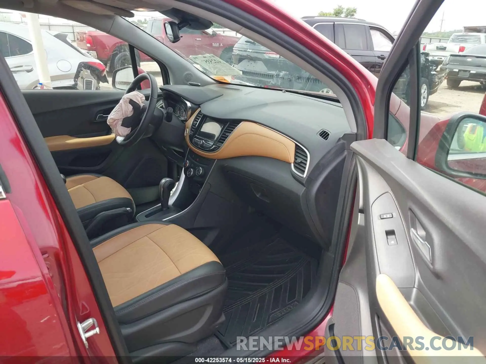 5 fotografías del automóvil dañado 3GNCJLSB2KL288059 CHEVROLET TRAX 2019