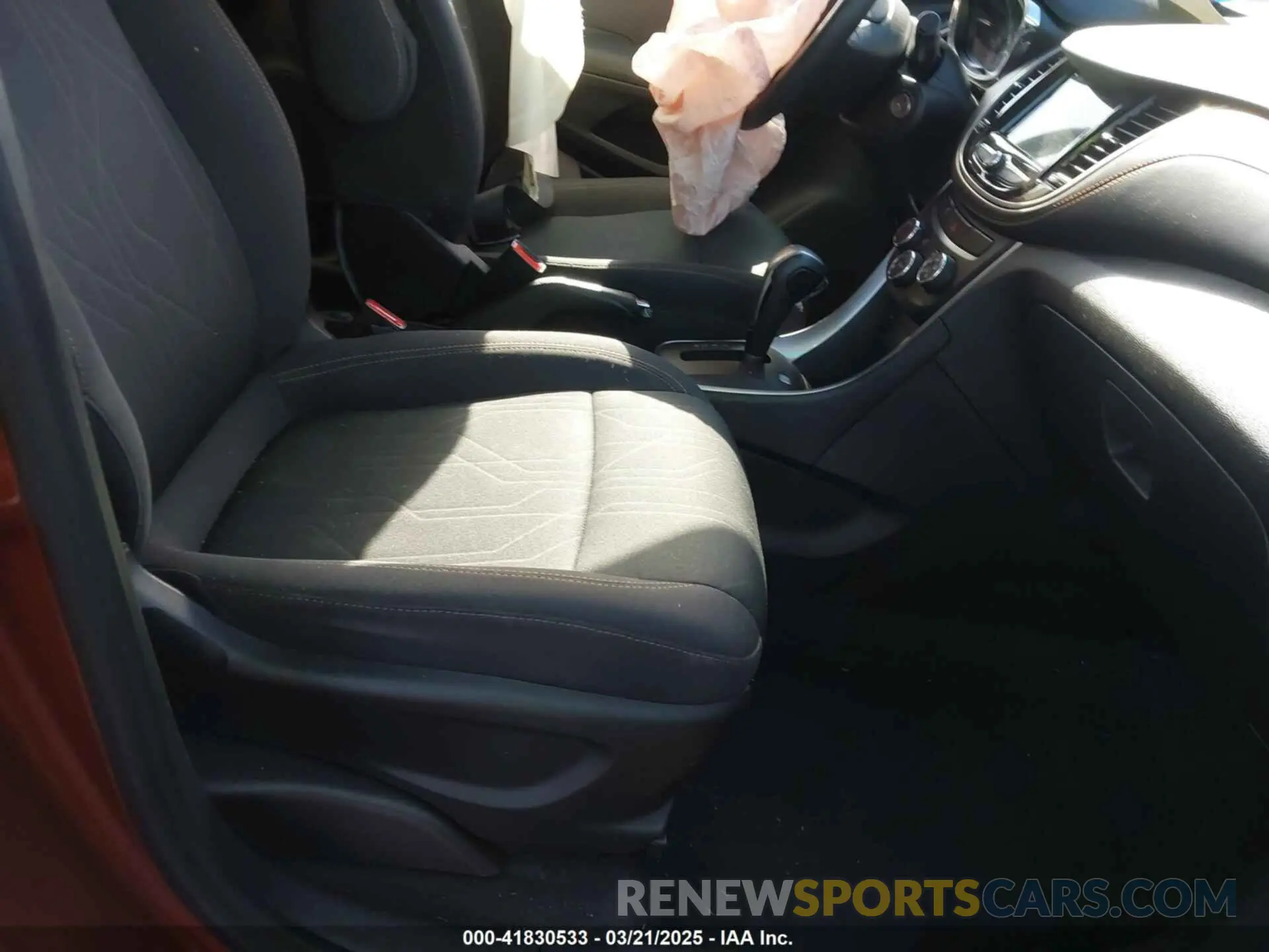 5 fotografías del automóvil dañado 3GNCJLSB3KL313776 CHEVROLET TRAX 2019